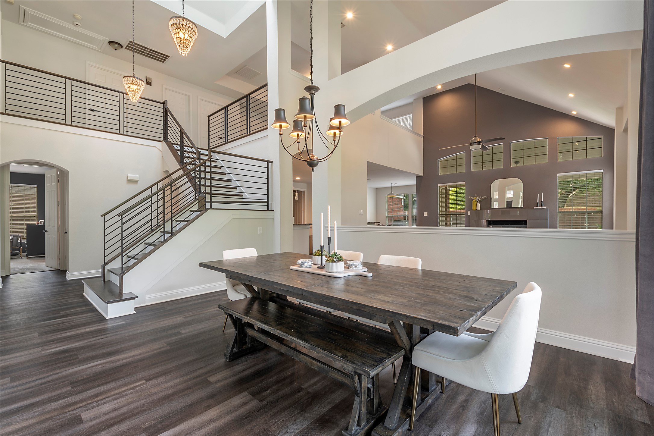 1100 Lamplight Way