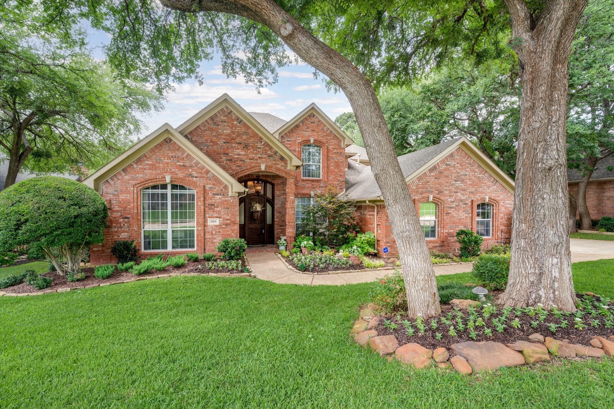 1909 Woodland Boulevard