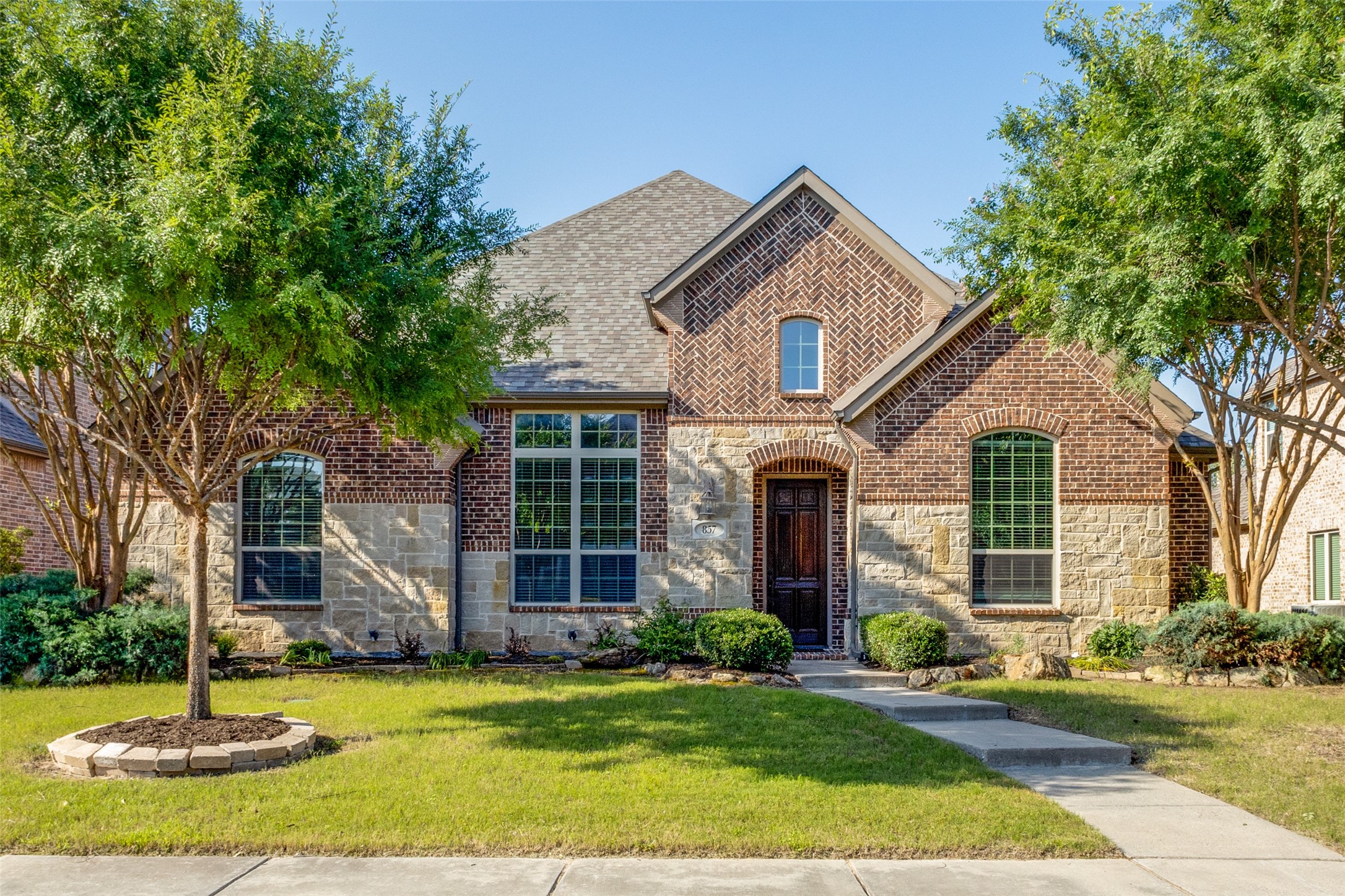 857 Fountain View Court