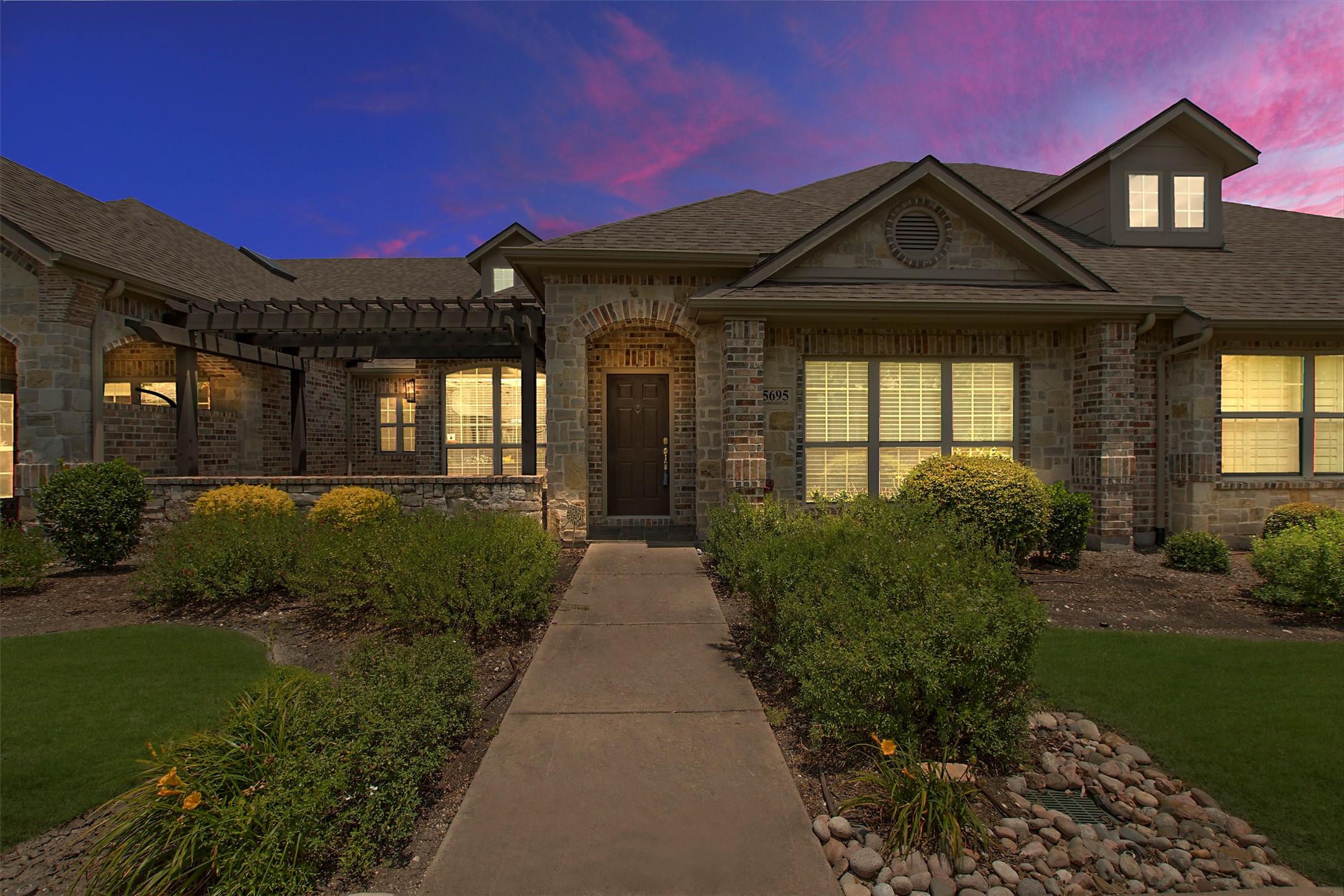 5695 Hummingbird Lane