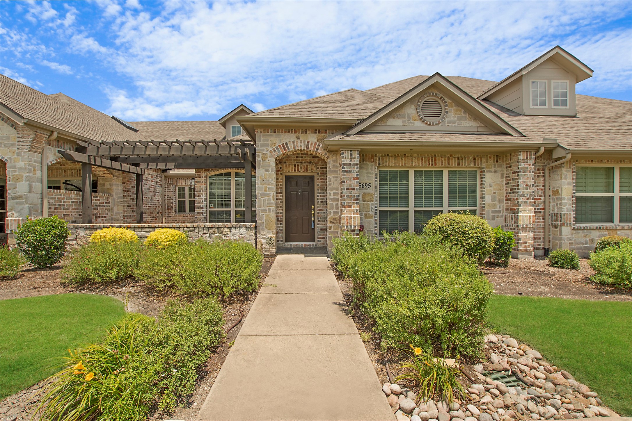 5695 Hummingbird Lane