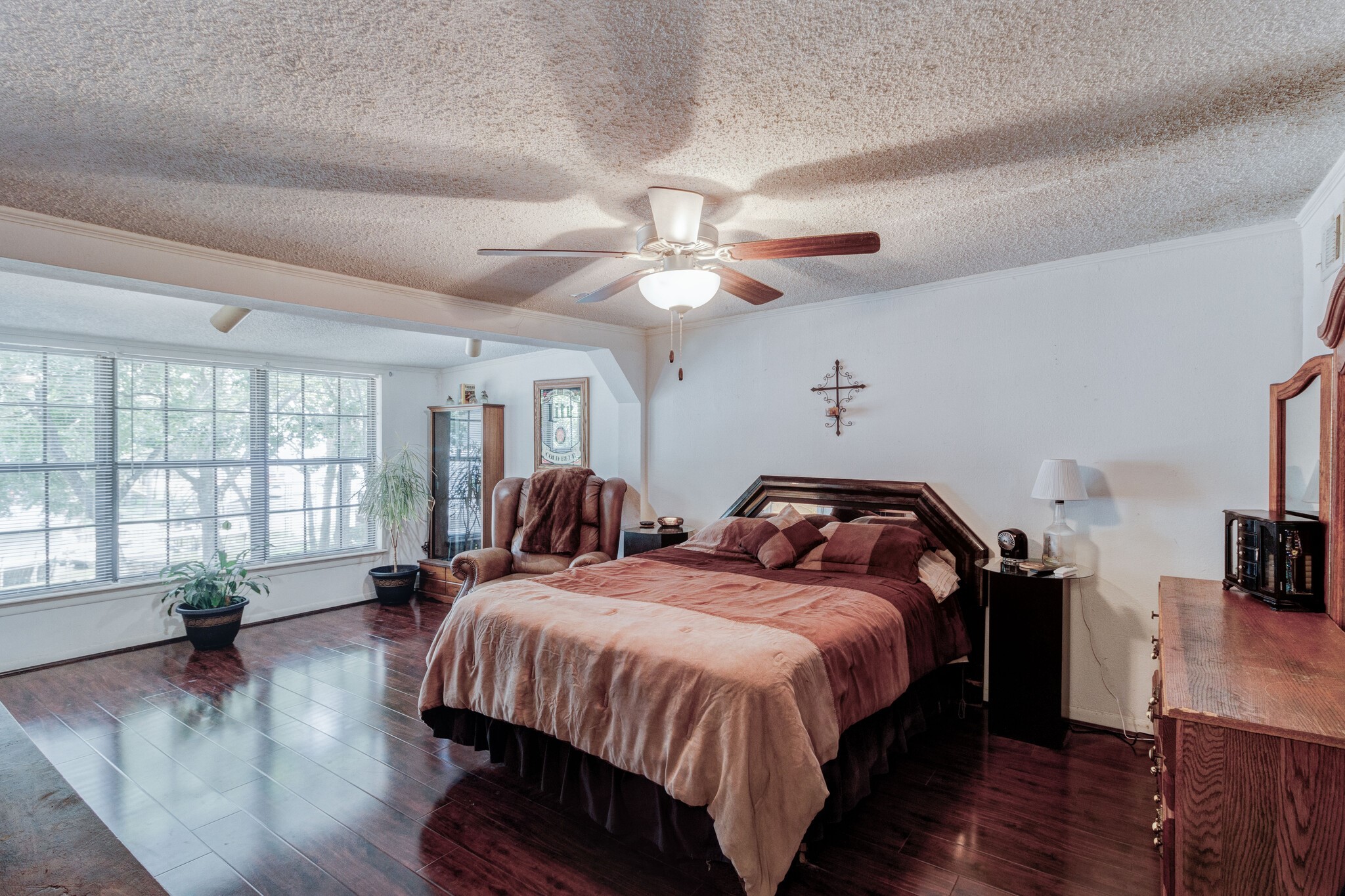 1529 Oak Shore Drive