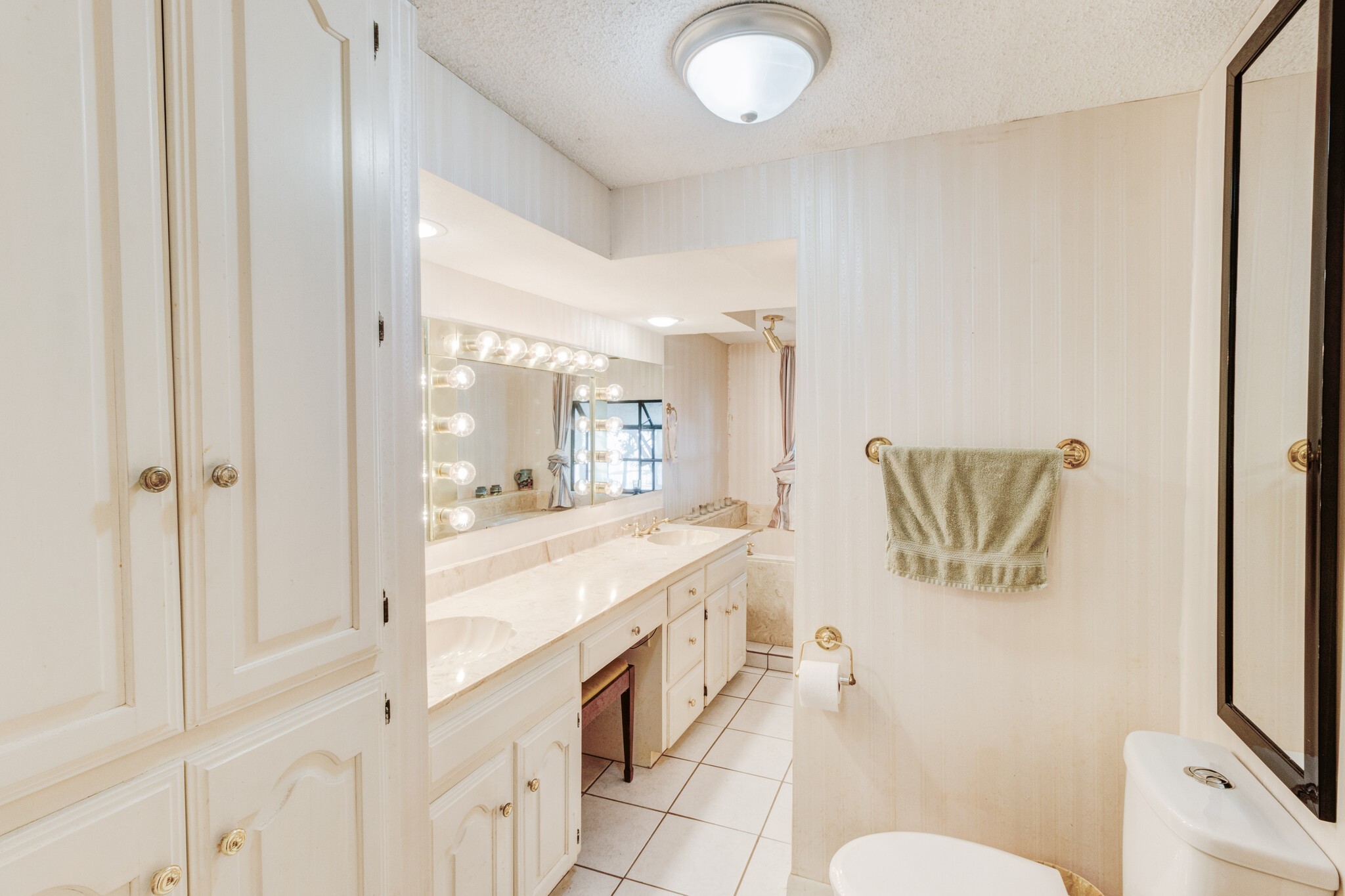 1529 Oak Shore Drive
