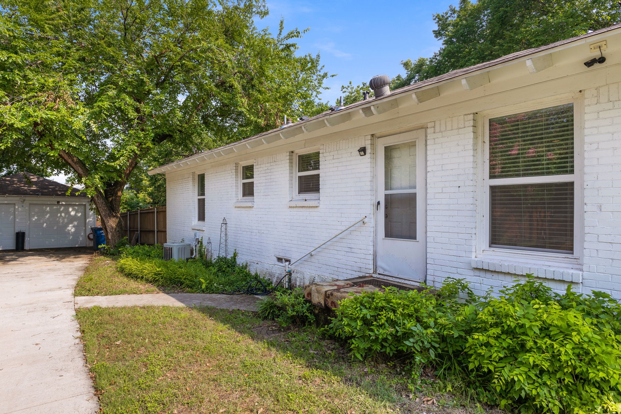 9548 Dixie Lane