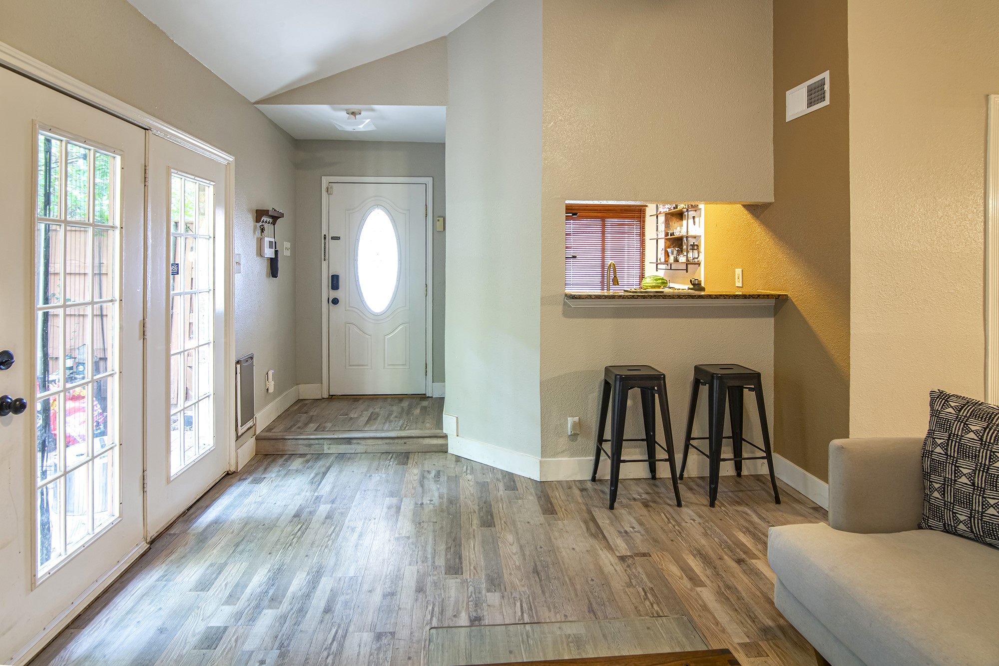 2616 Encina 4