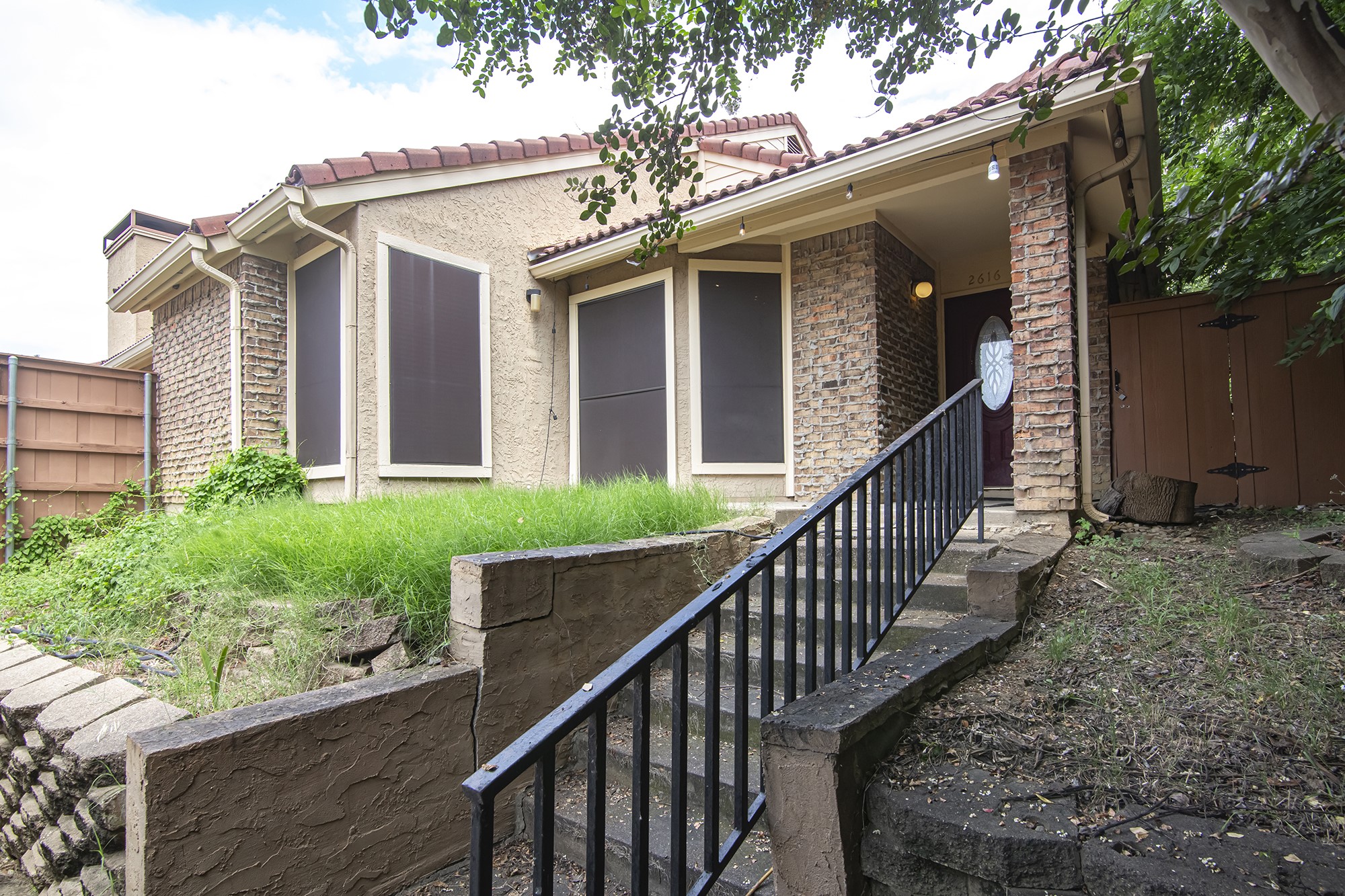 2616 Encina 4