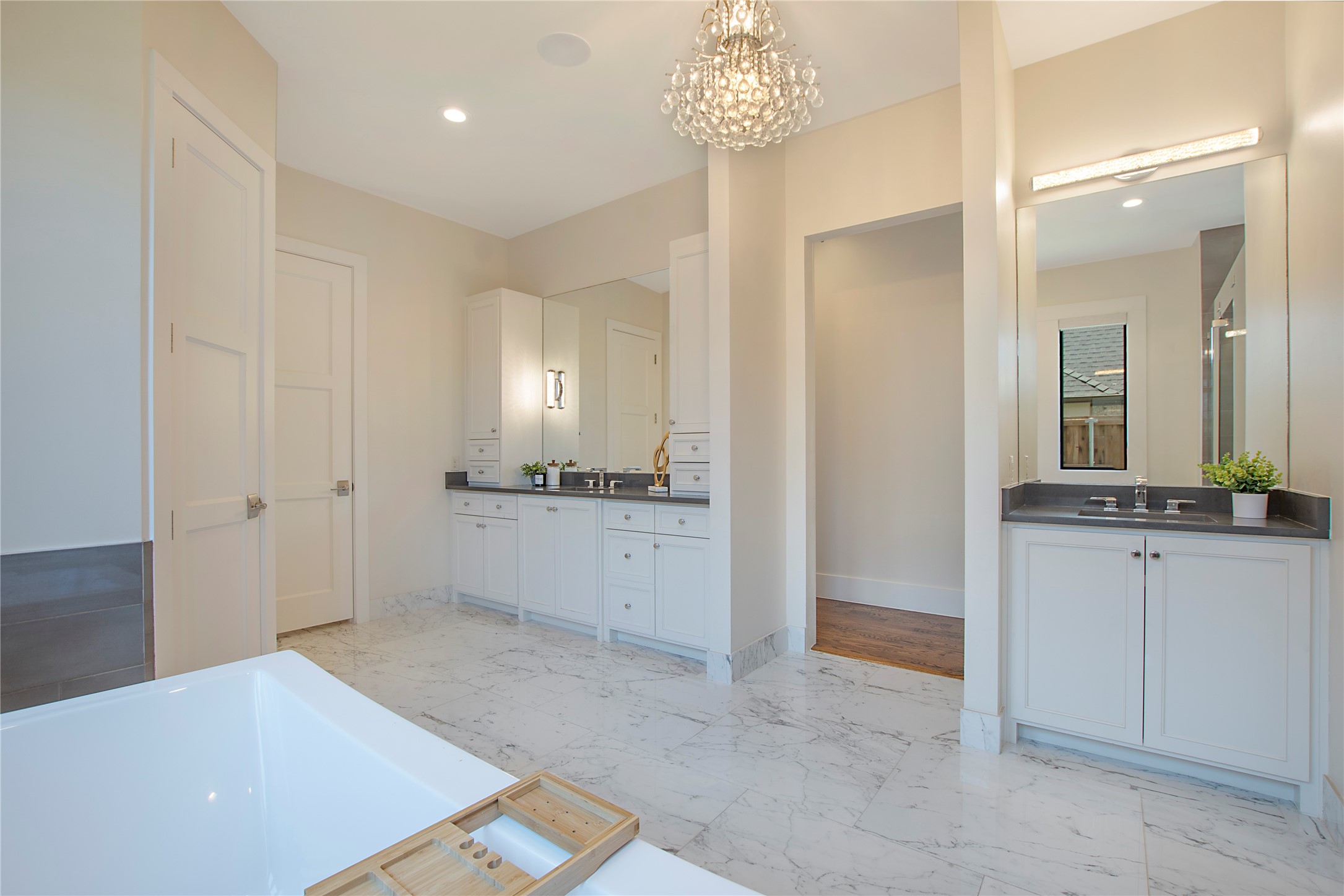 1105 Knoll Crest Drive