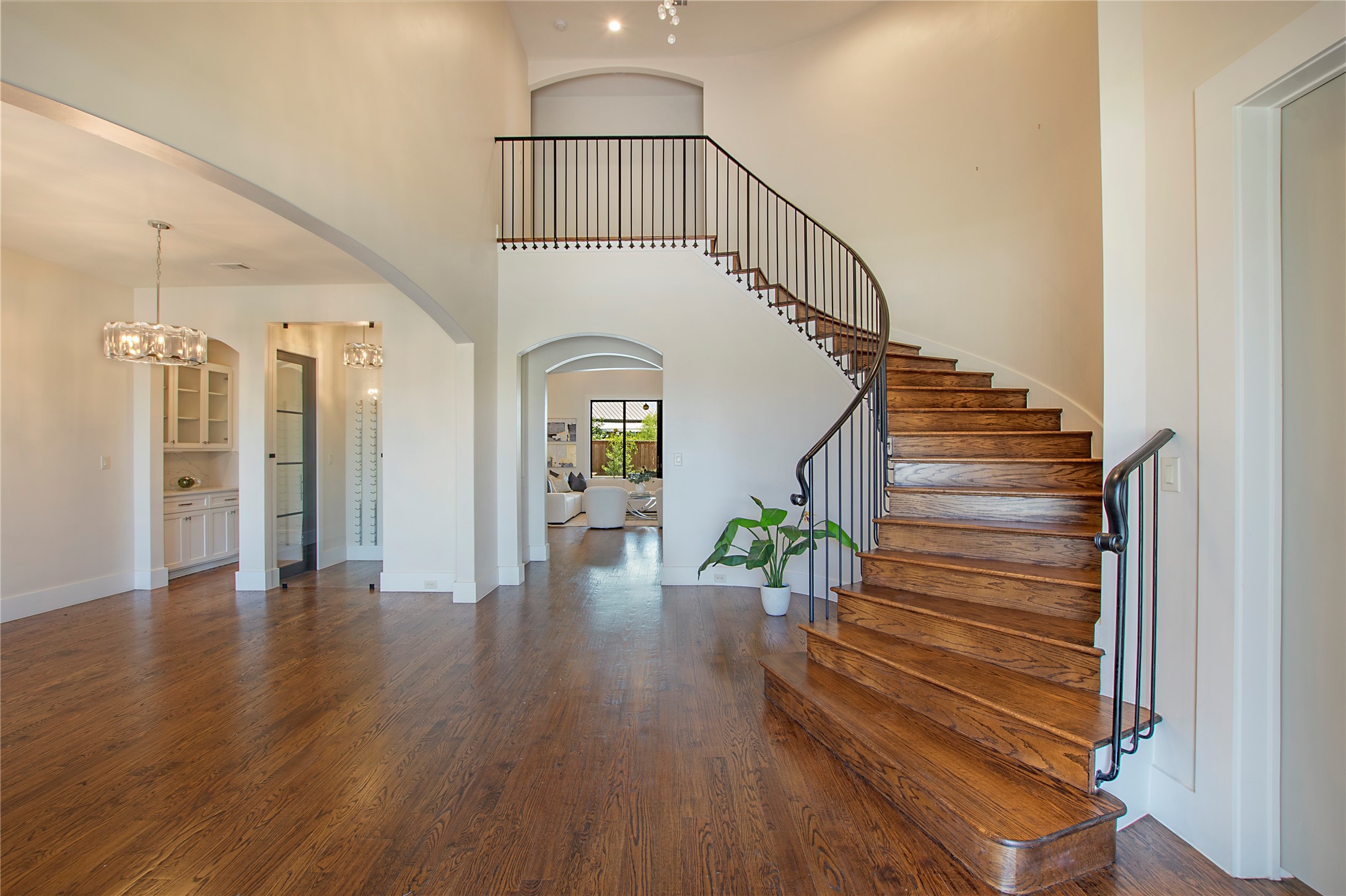 1105 Knoll Crest Drive