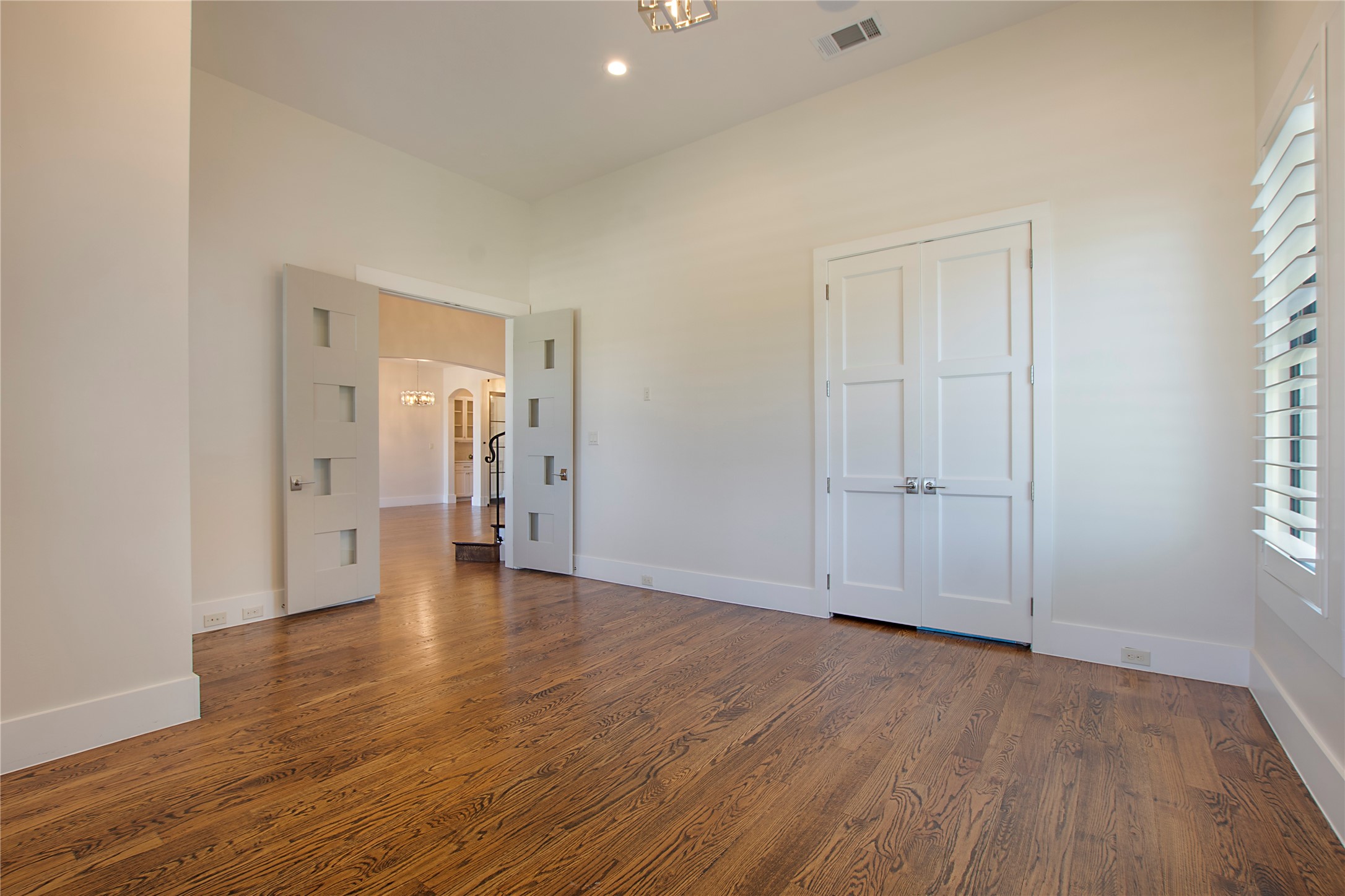 1105 Knoll Crest Drive