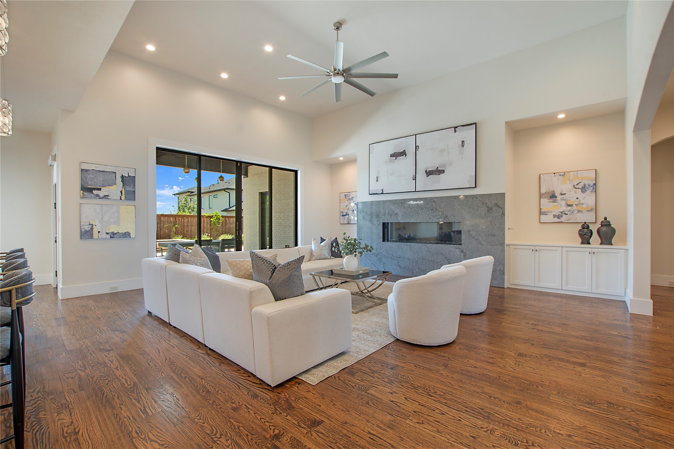 1105 Knoll Crest Drive
