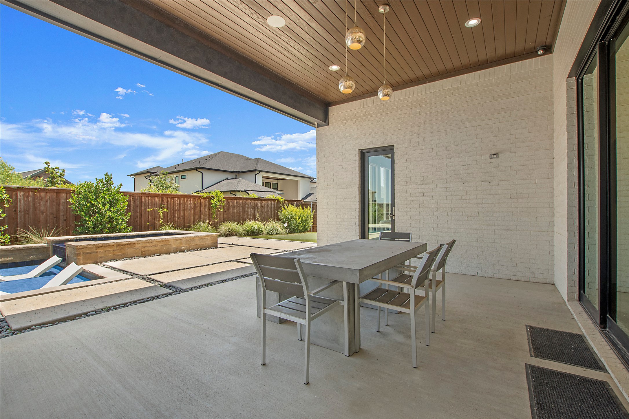 1105 Knoll Crest Drive