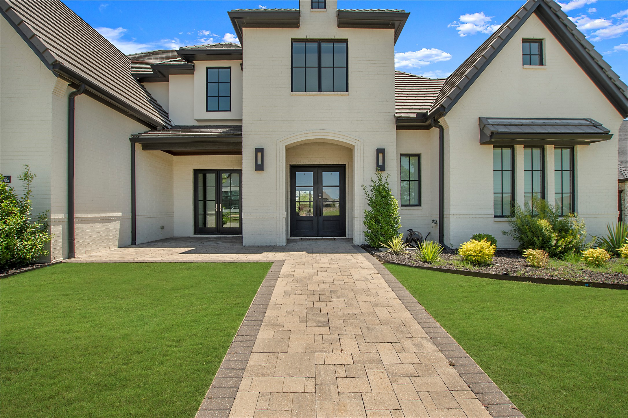 1105 Knoll Crest Drive