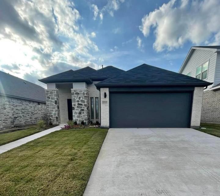 1520 Glacier Ridge