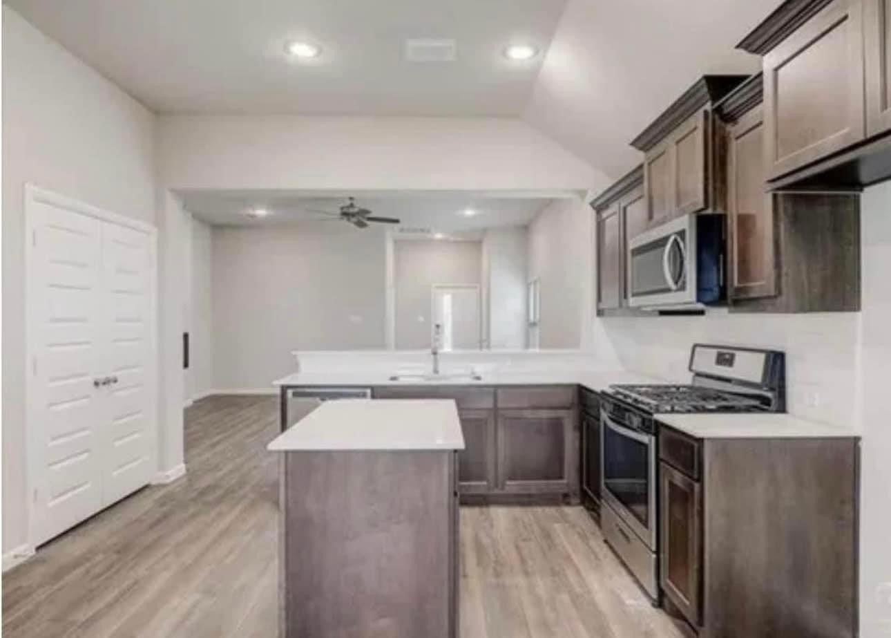 1520 Glacier Ridge