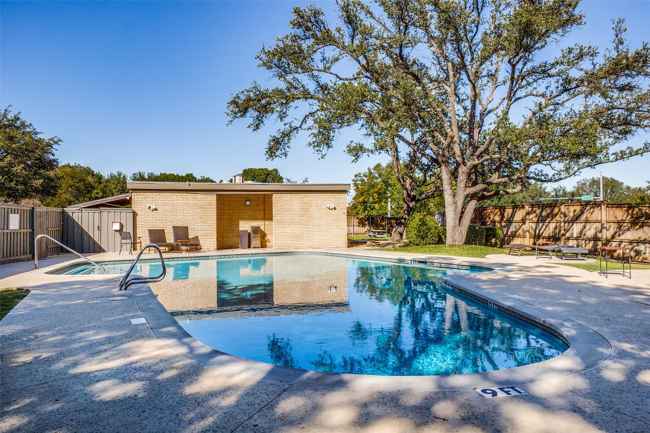 7430 W Northwest Highway 9