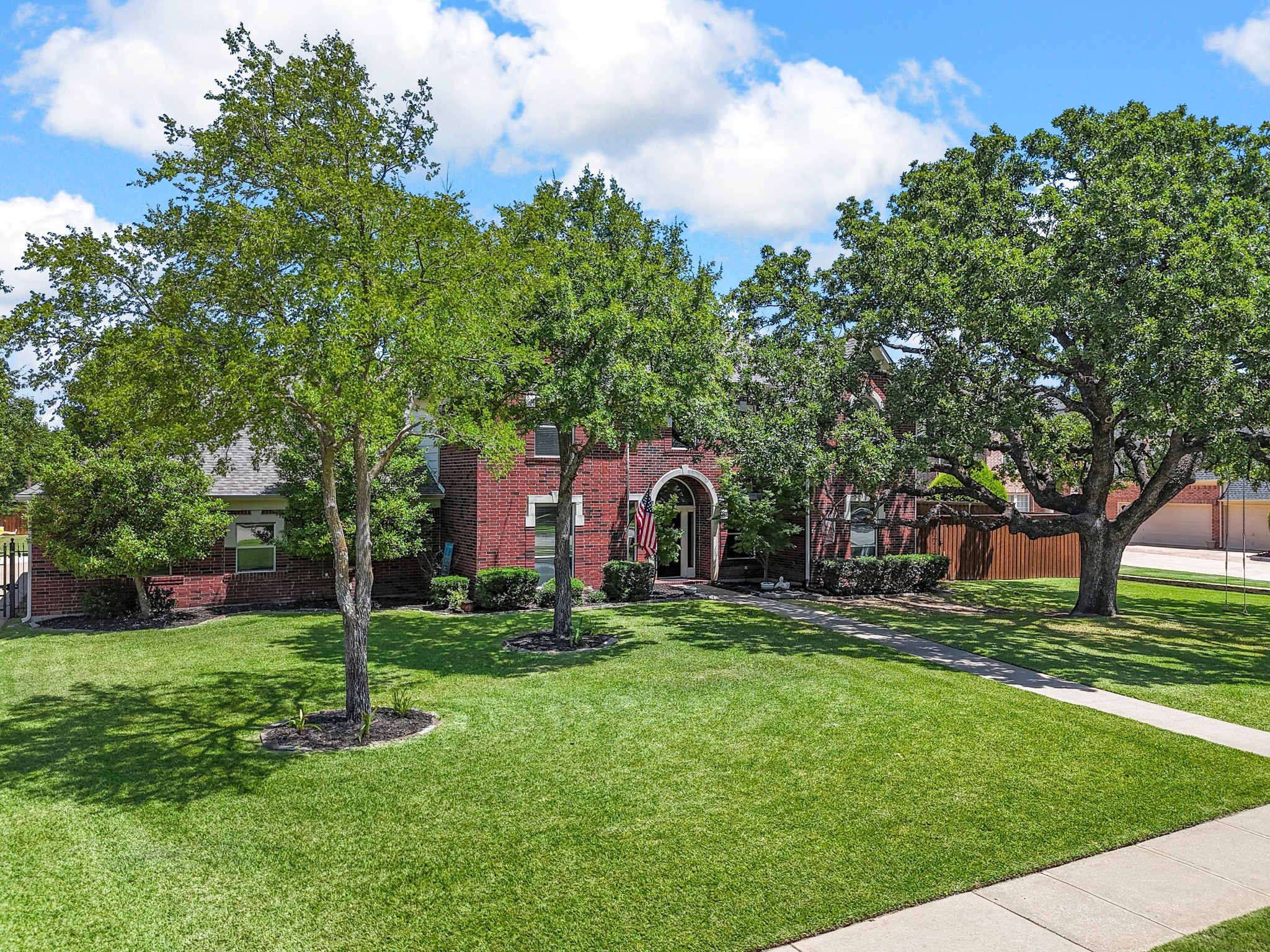 1808 Redwing Court
