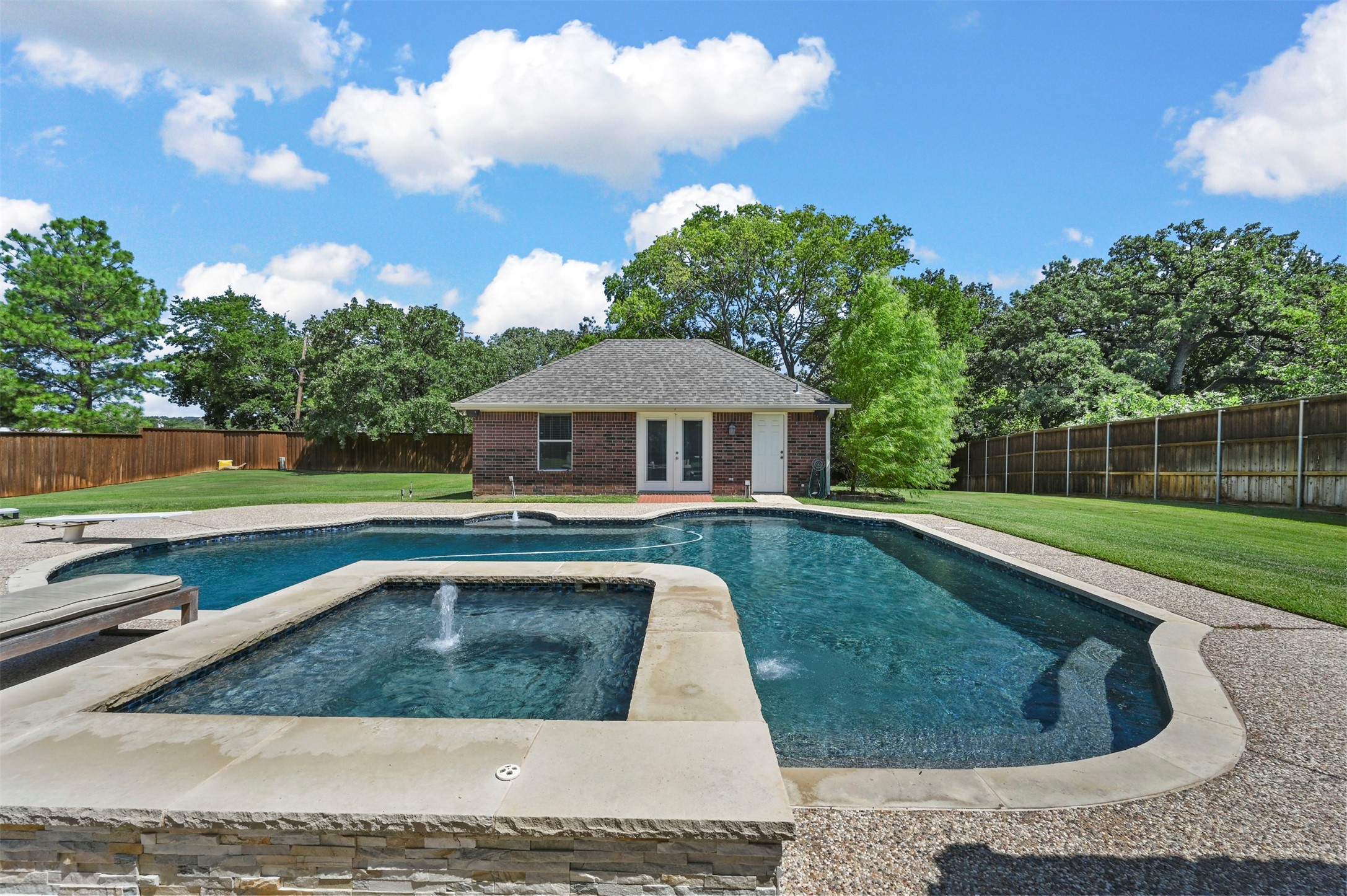 1808 Redwing Court