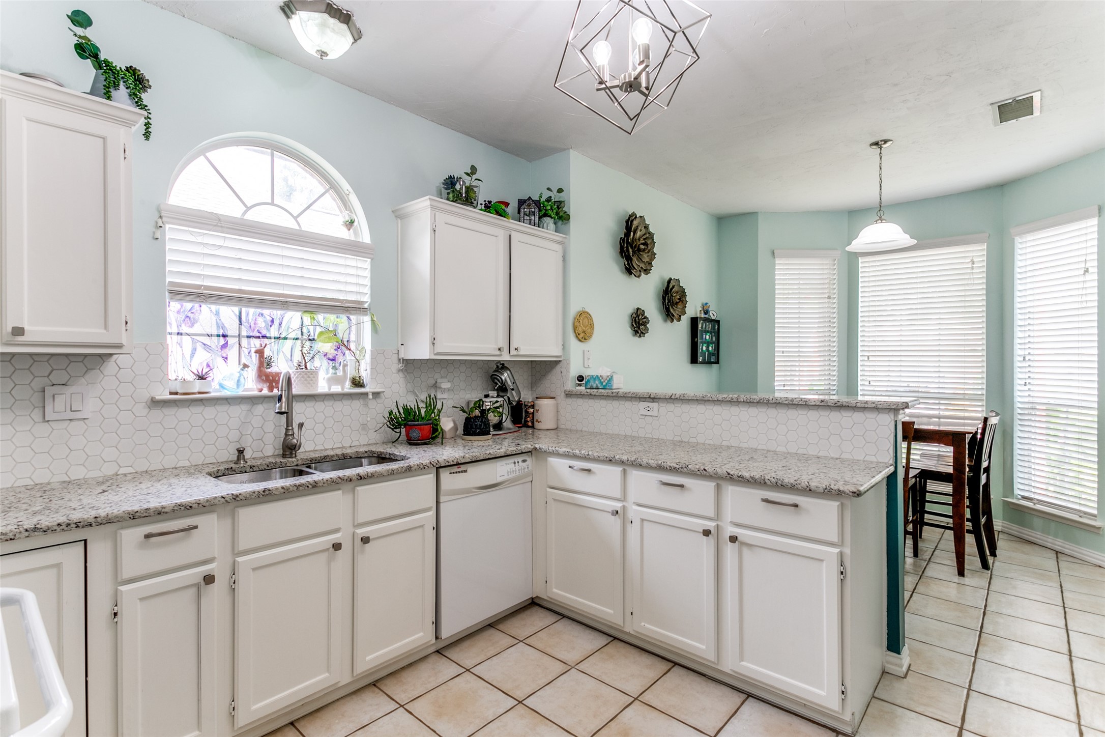 2208 Ellis Drive