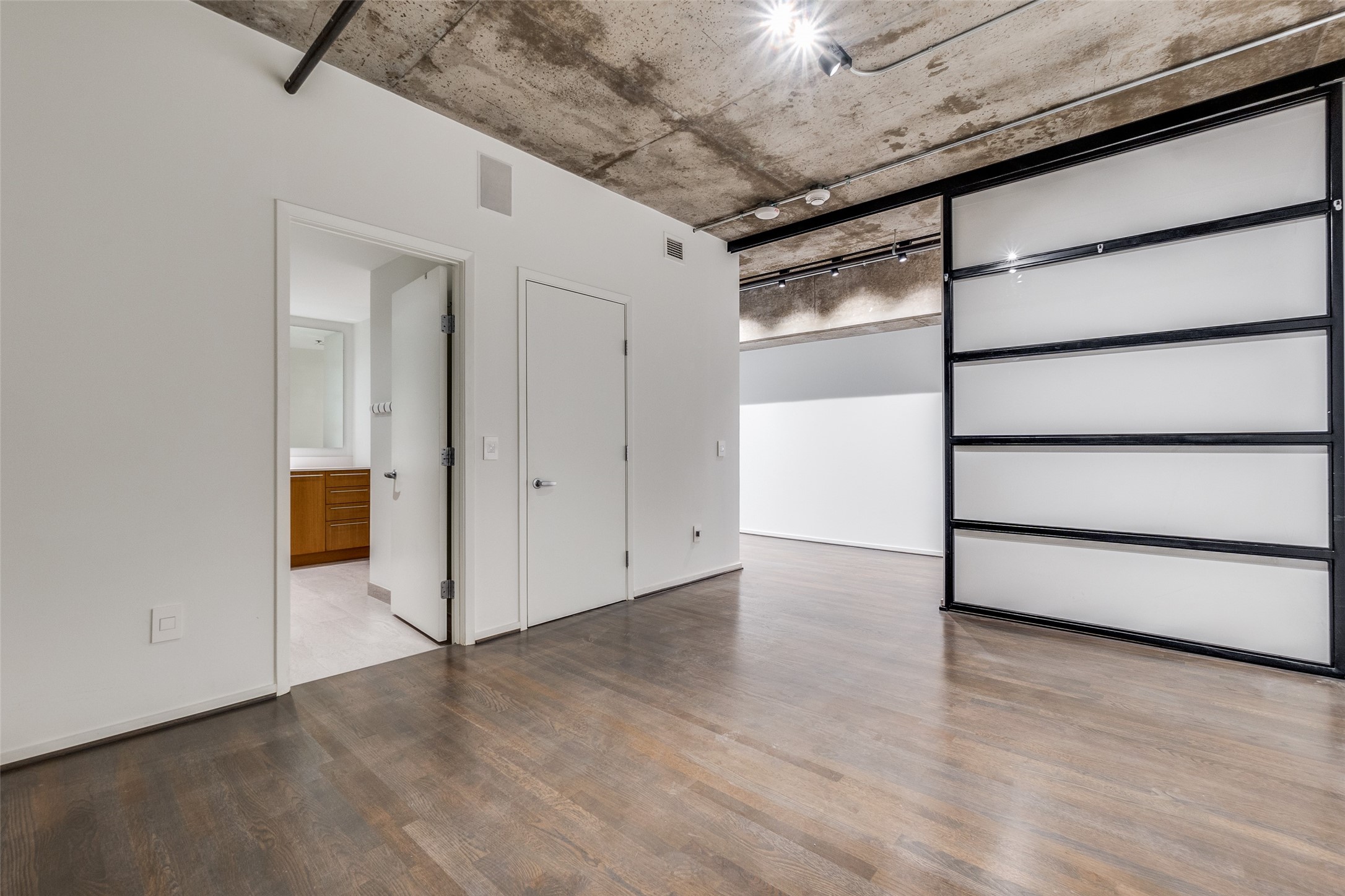 1999 Mckinney Avenue 803