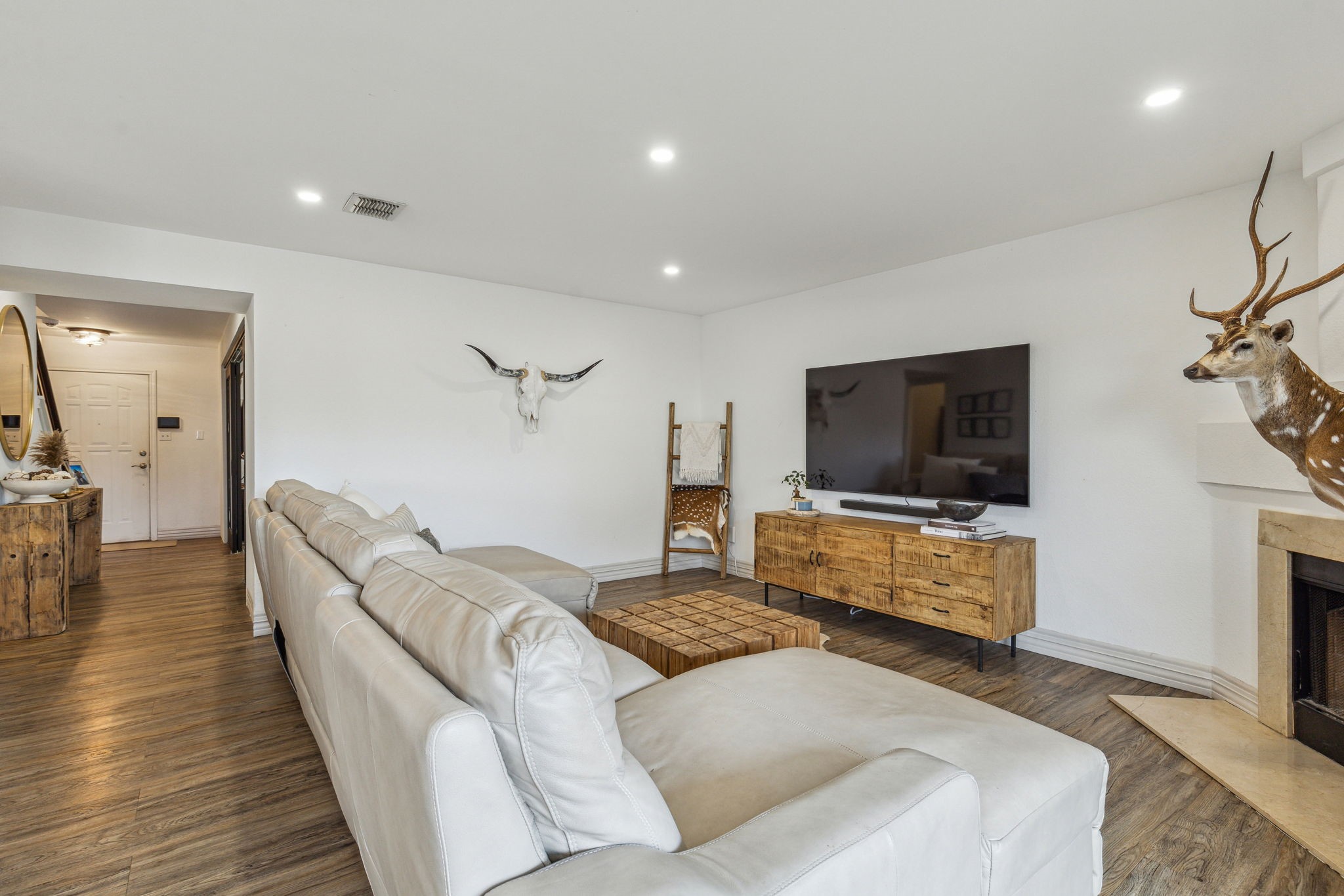 6608 Canyon Oak Drive