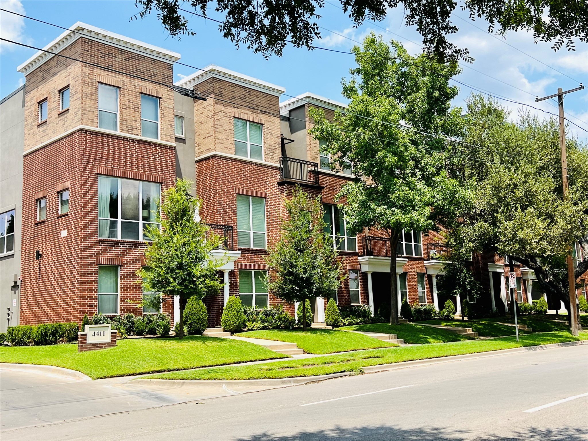4411 Mckinney Avenue 2