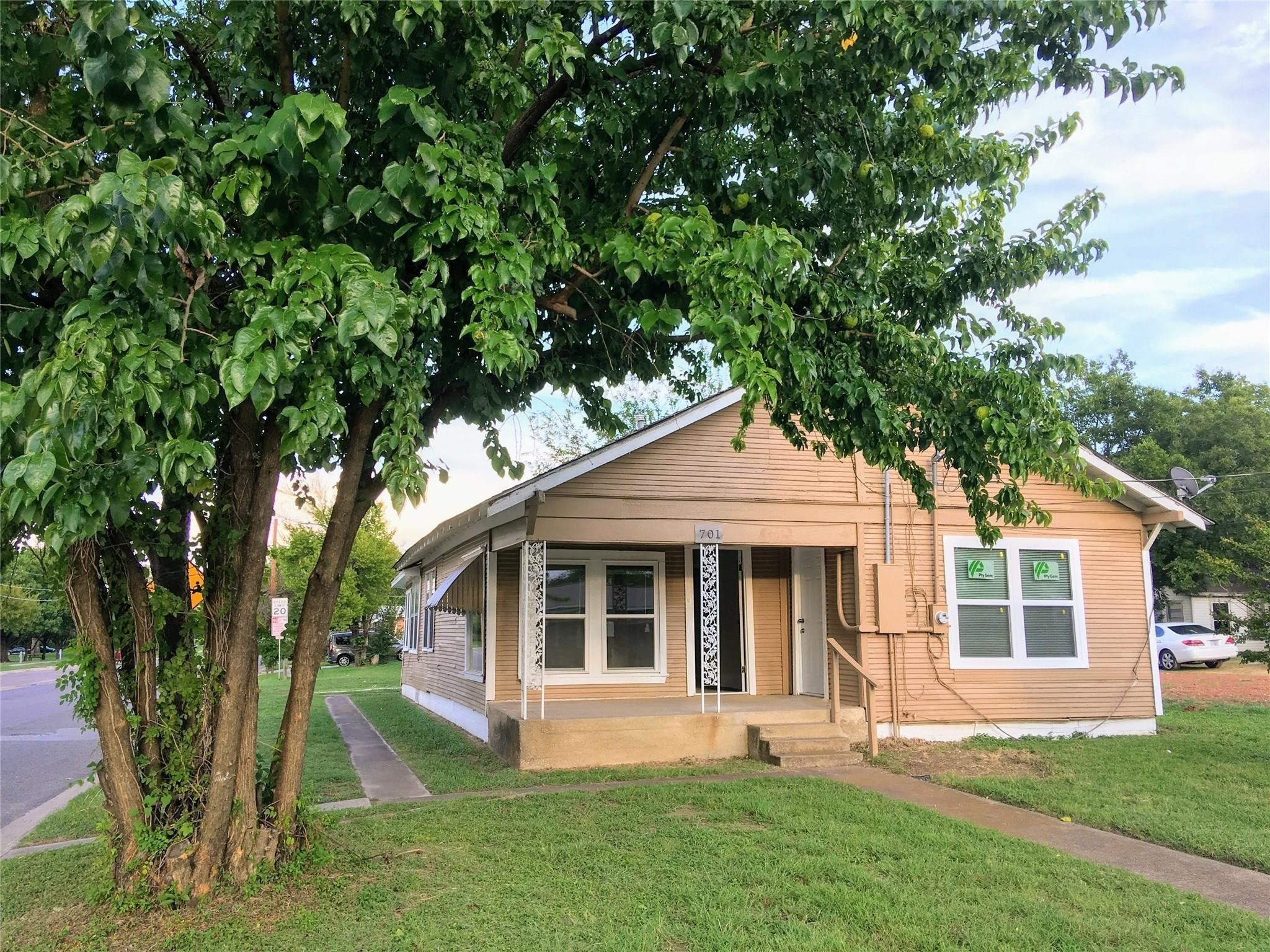 701 Lakey Street