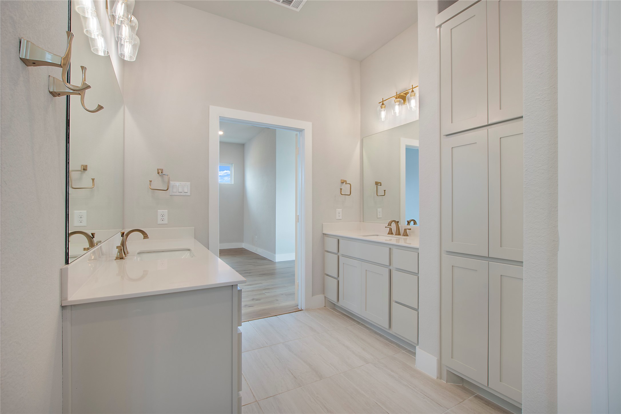 1005 Cavour Place