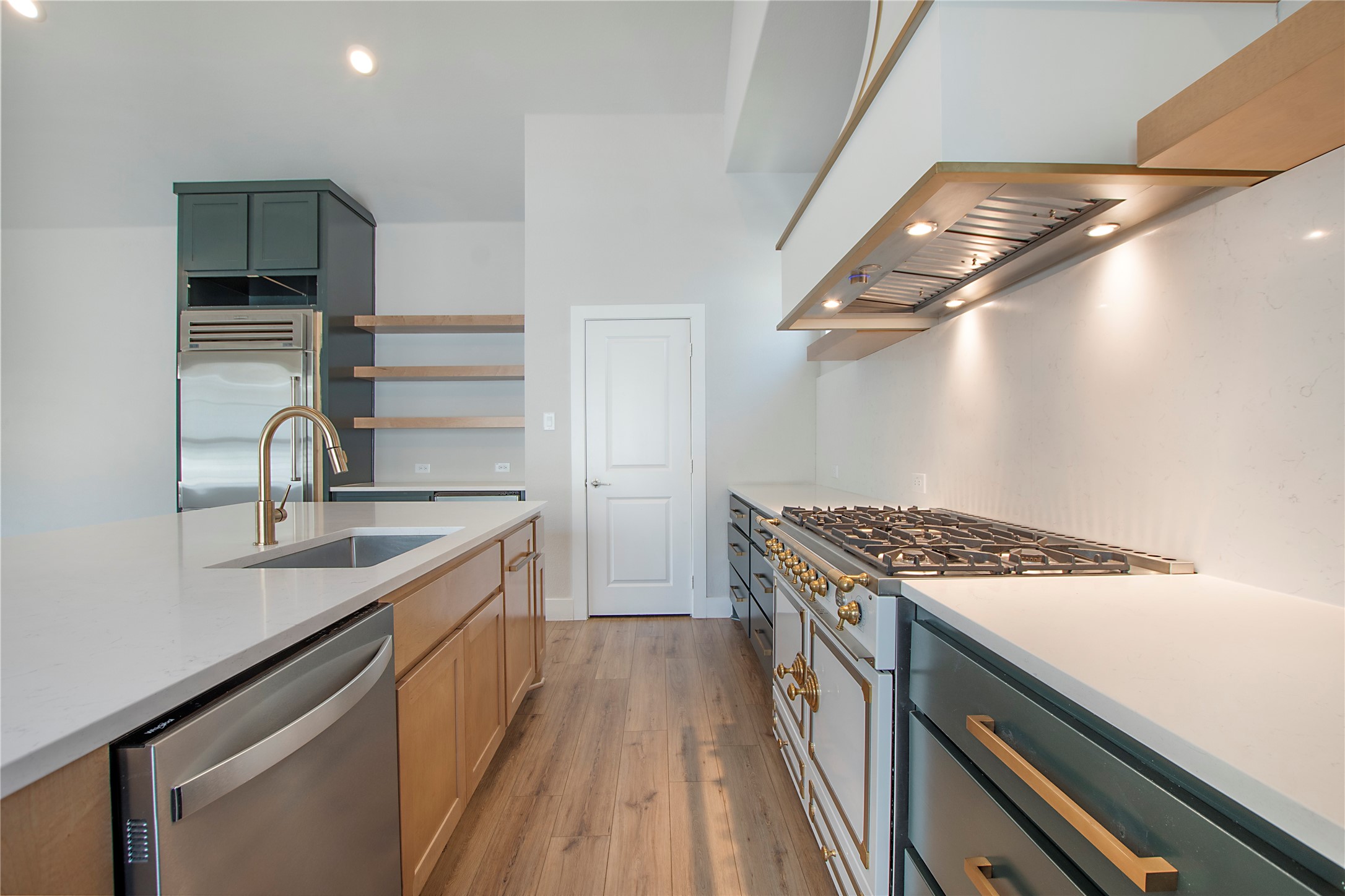 1005 Cavour Place