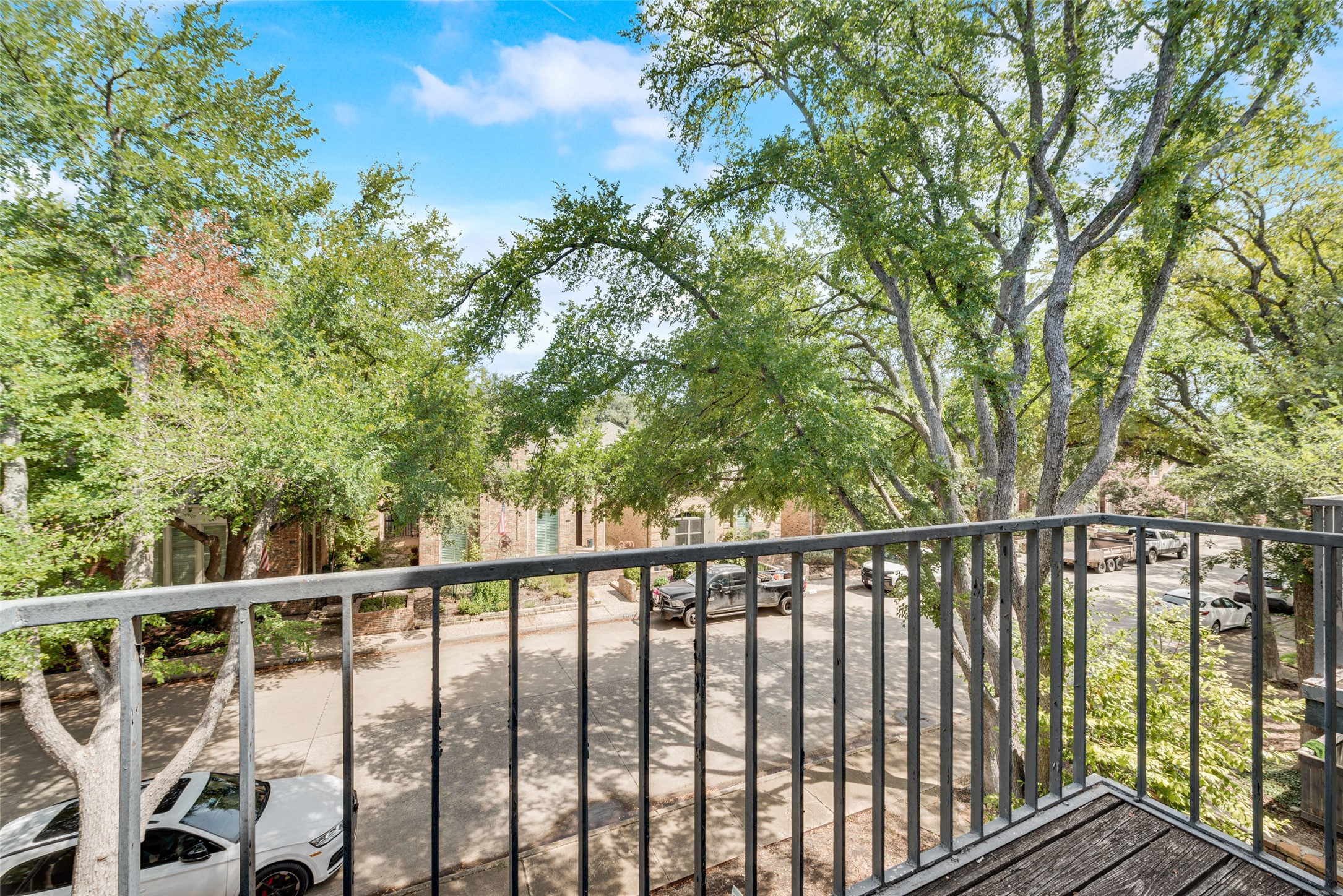 5990 Lindenshire Lane 130