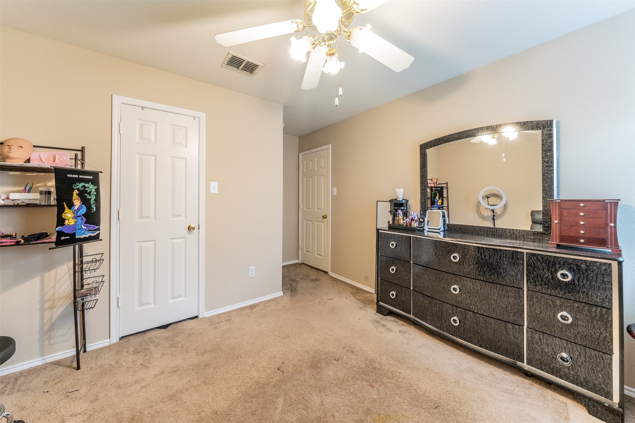 1236 Pepperidge Lane