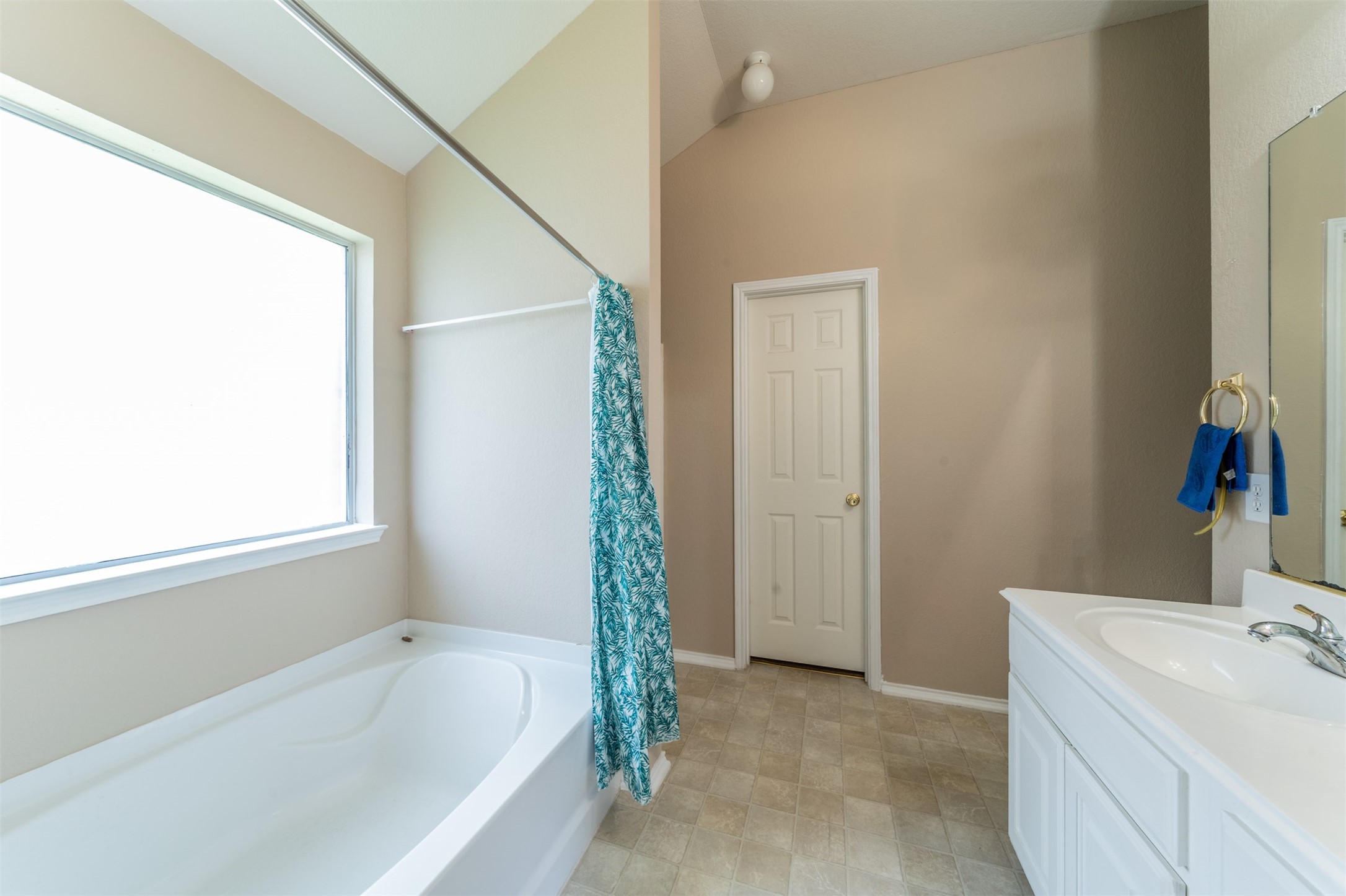 1236 Pepperidge Lane
