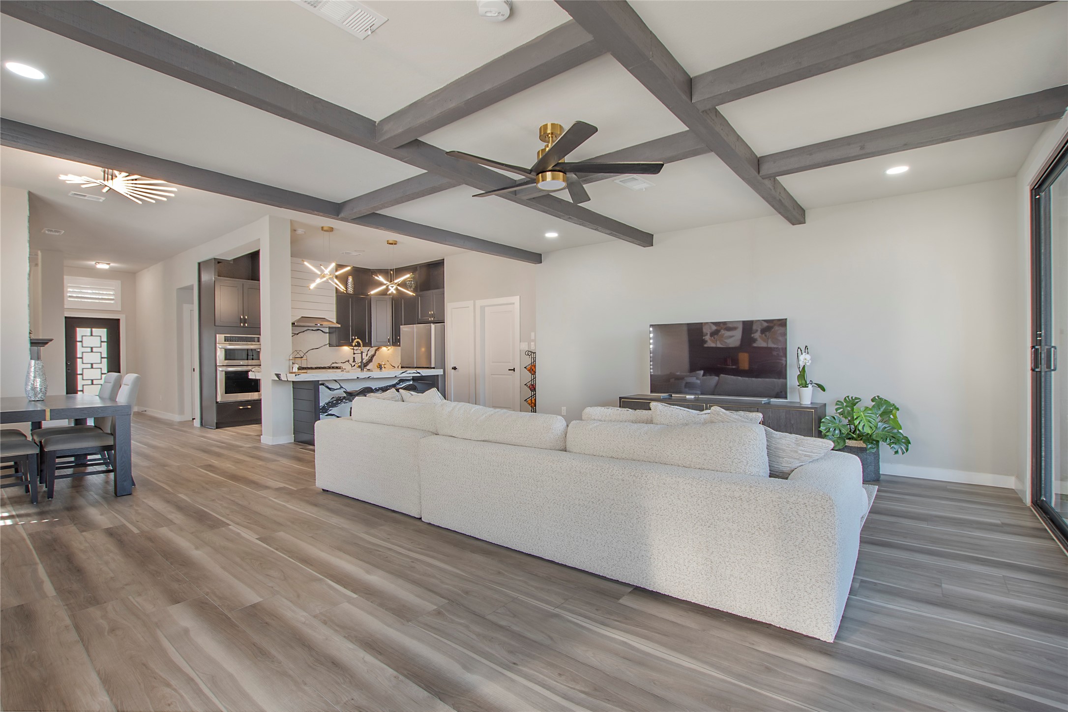 7152 Fox Drive