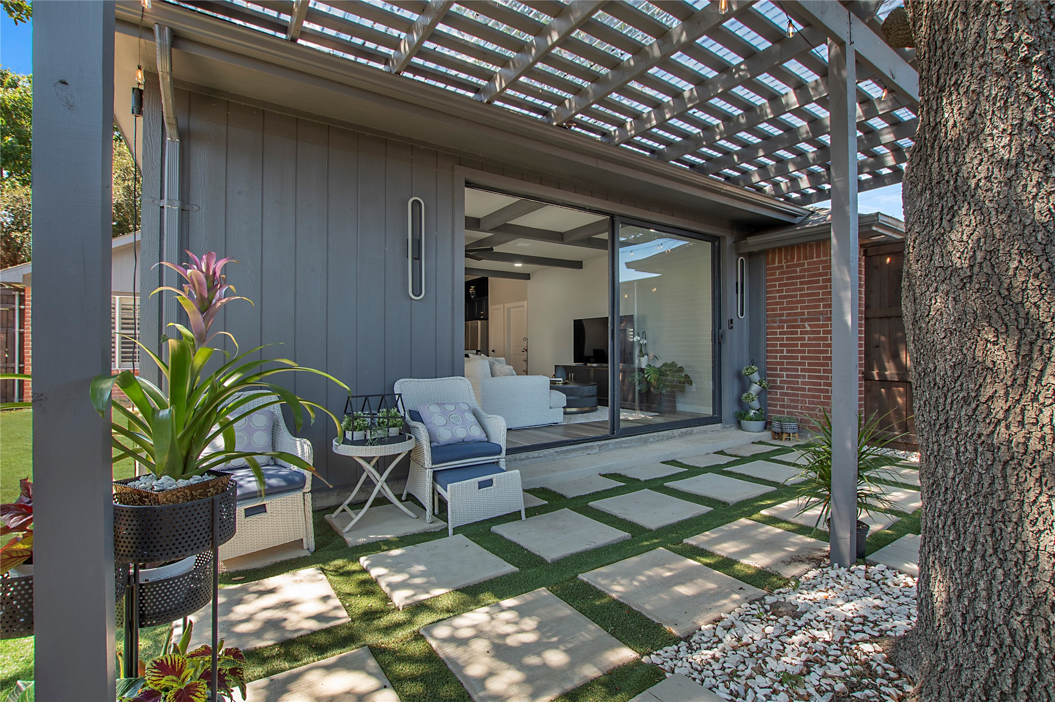 7152 Fox Drive