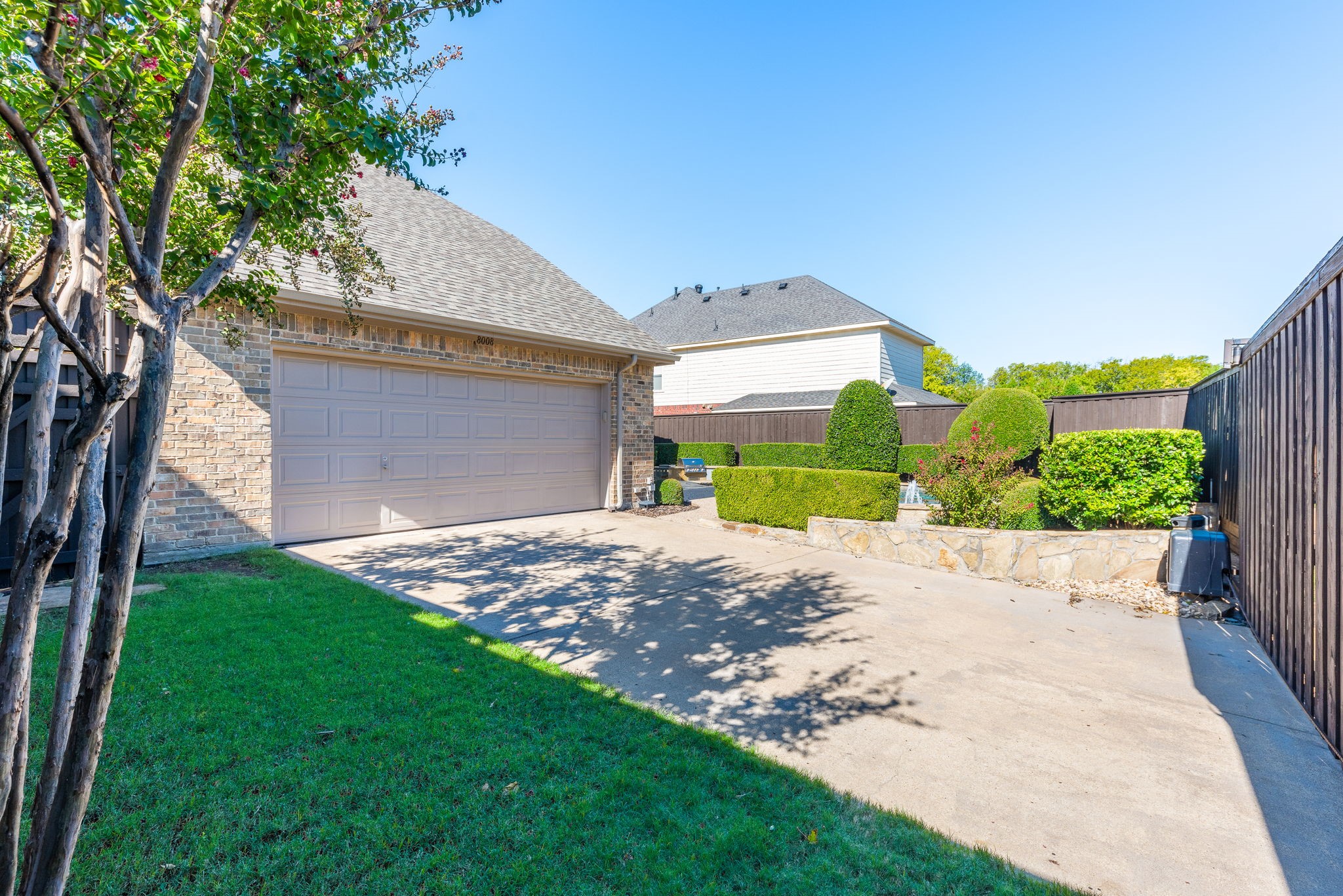 8008 Kingsgate Circle