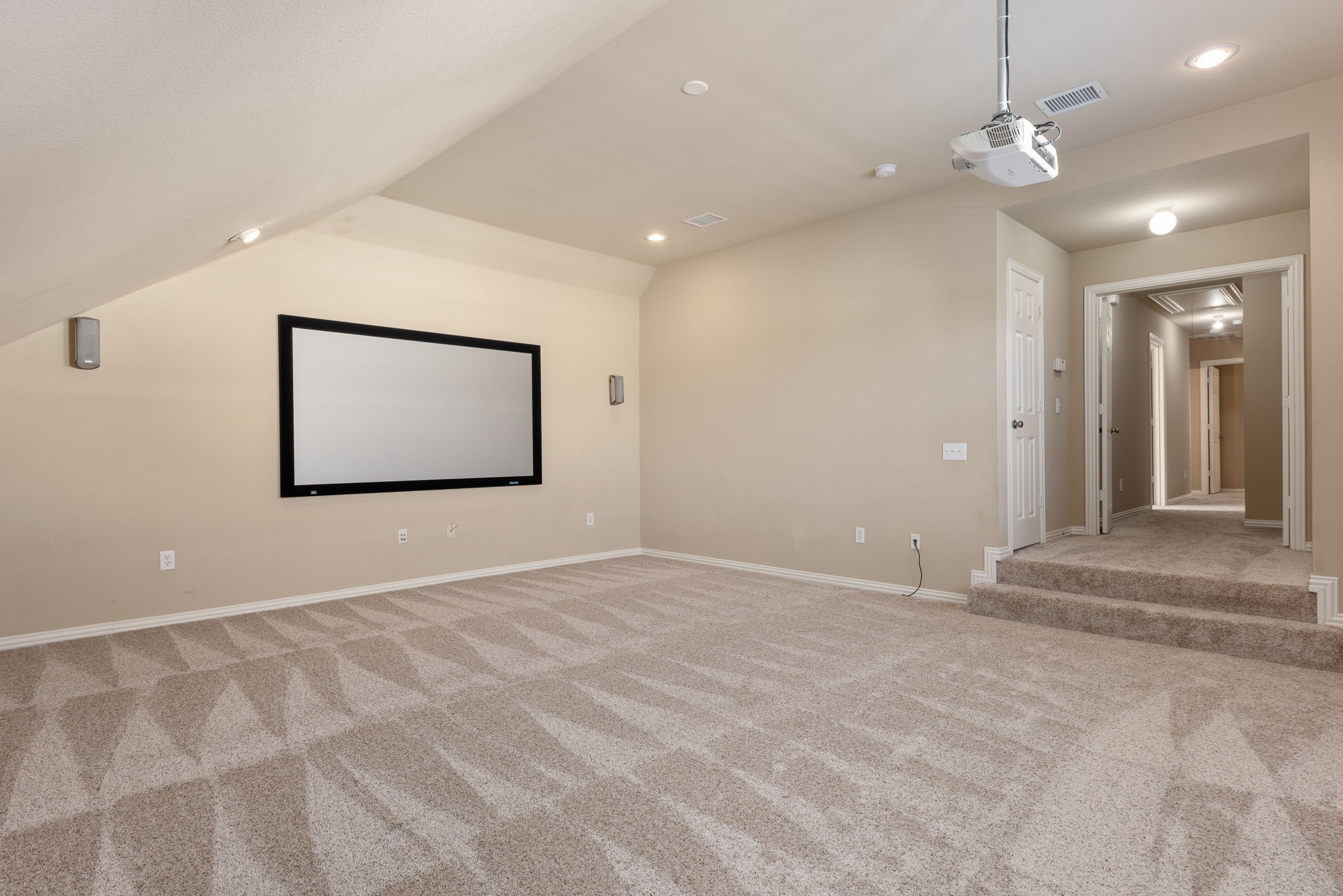 8008 Kingsgate Circle