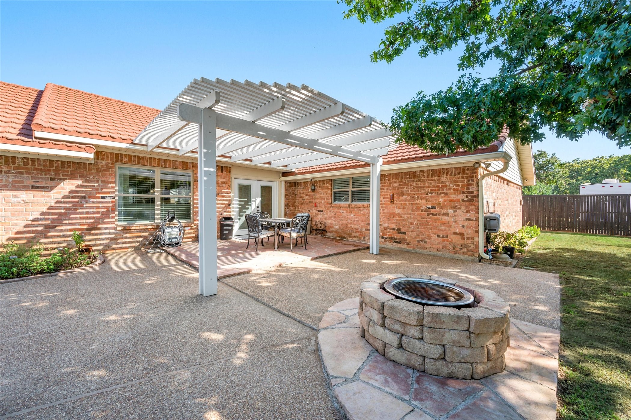 3 Crest Court