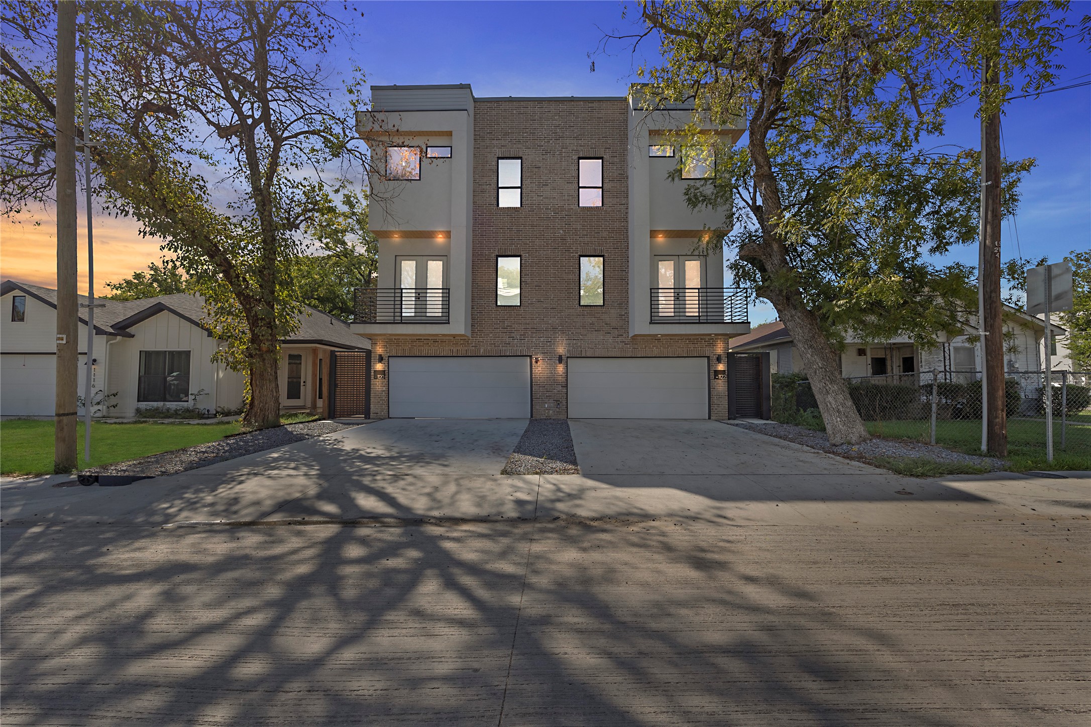 1122 Muncie Avenue