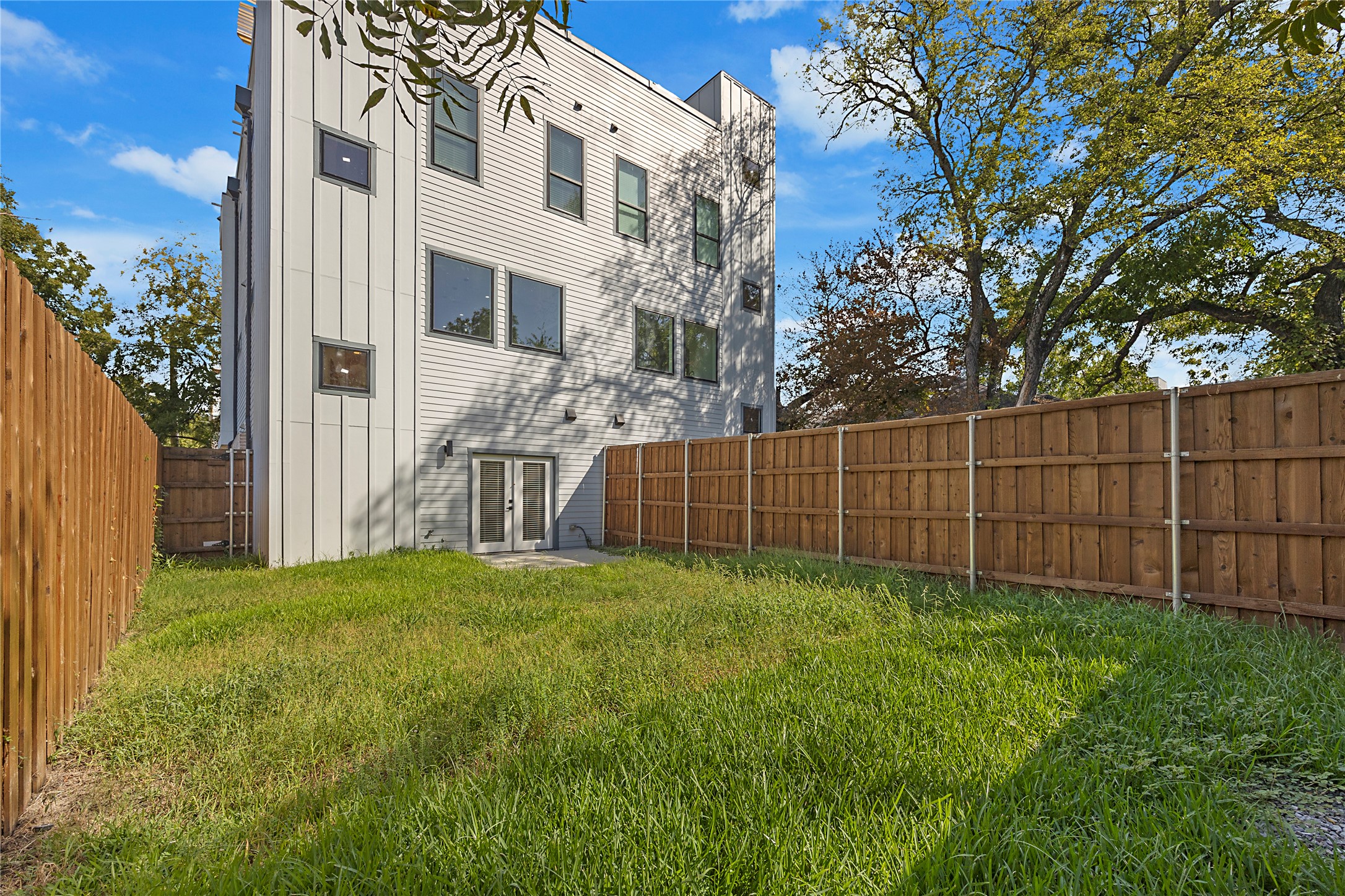 1122 Muncie Avenue
