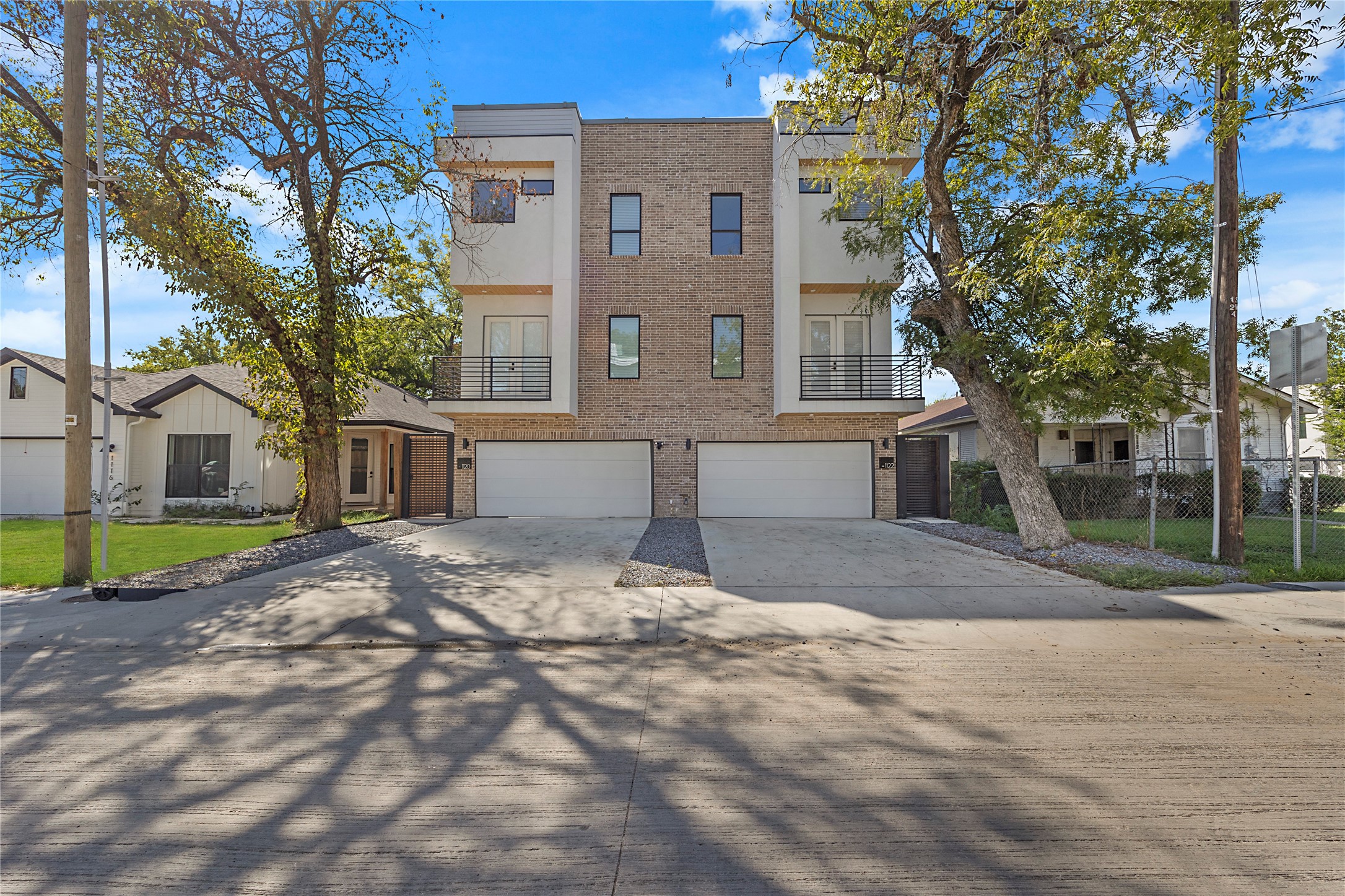 1122 Muncie Avenue
