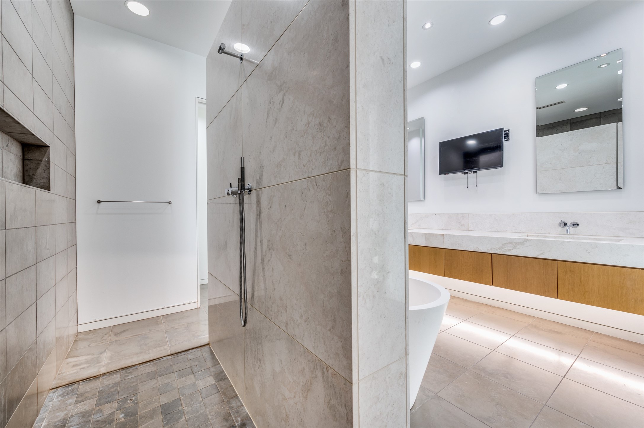 2430 Victory Park 2208