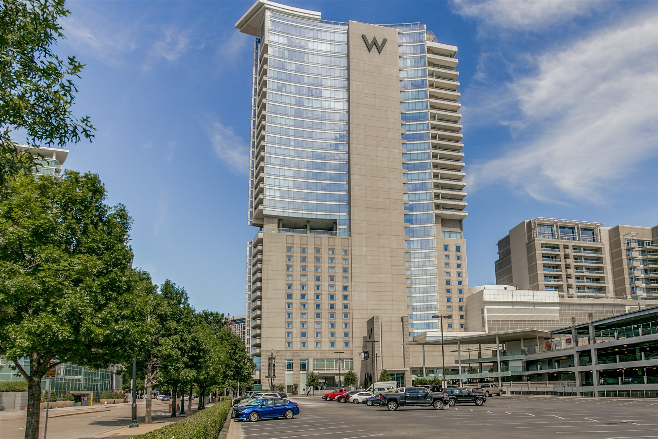 2430 Victory Park 2208