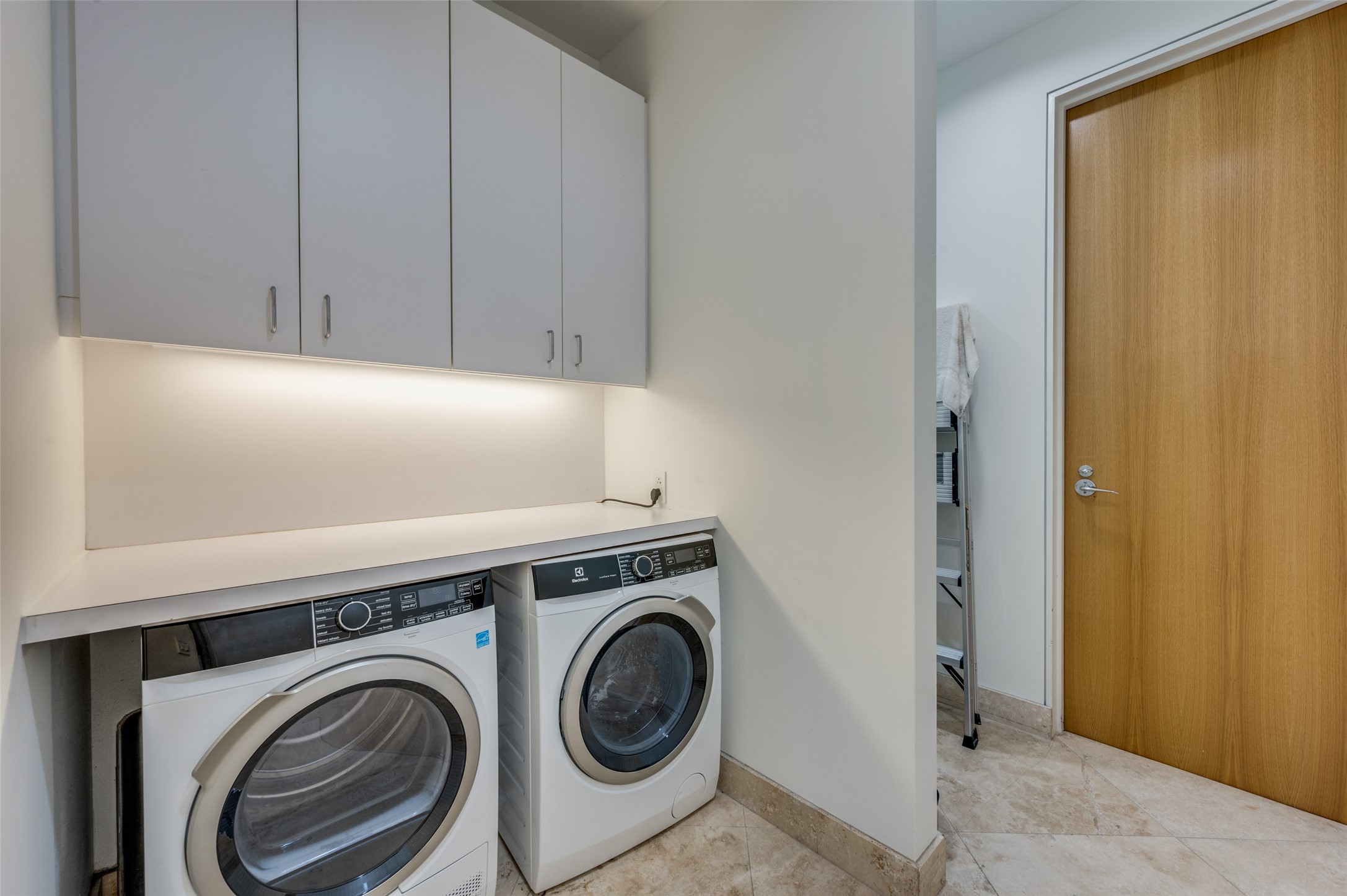 2430 Victory Park 2208