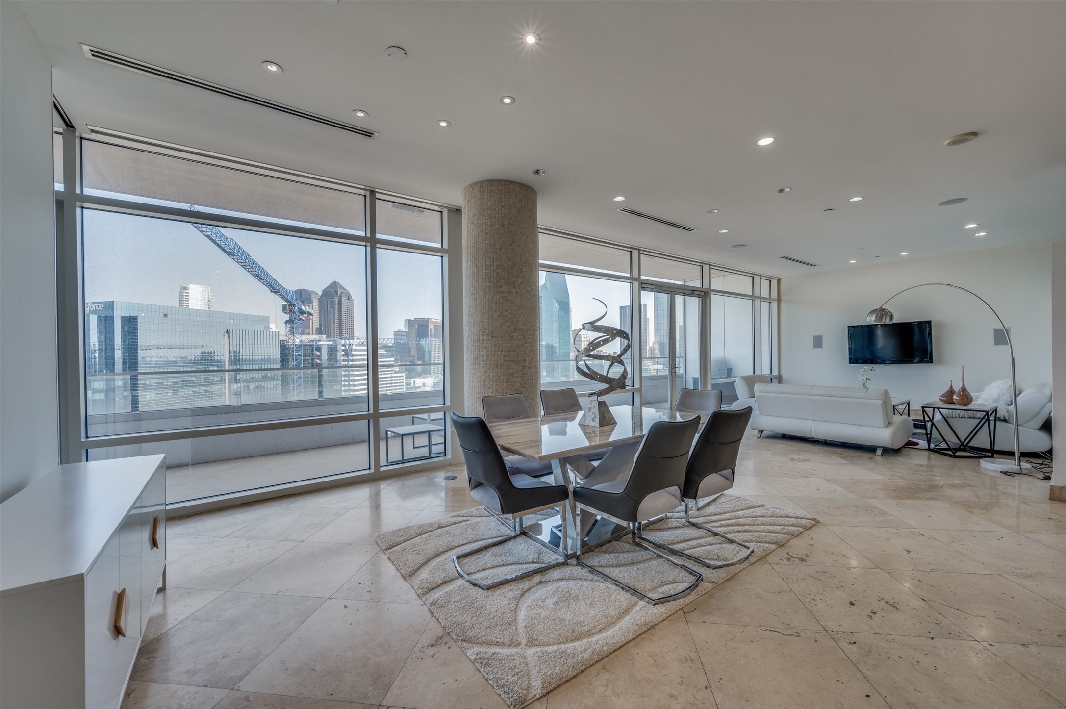 2430 Victory Park 2208
