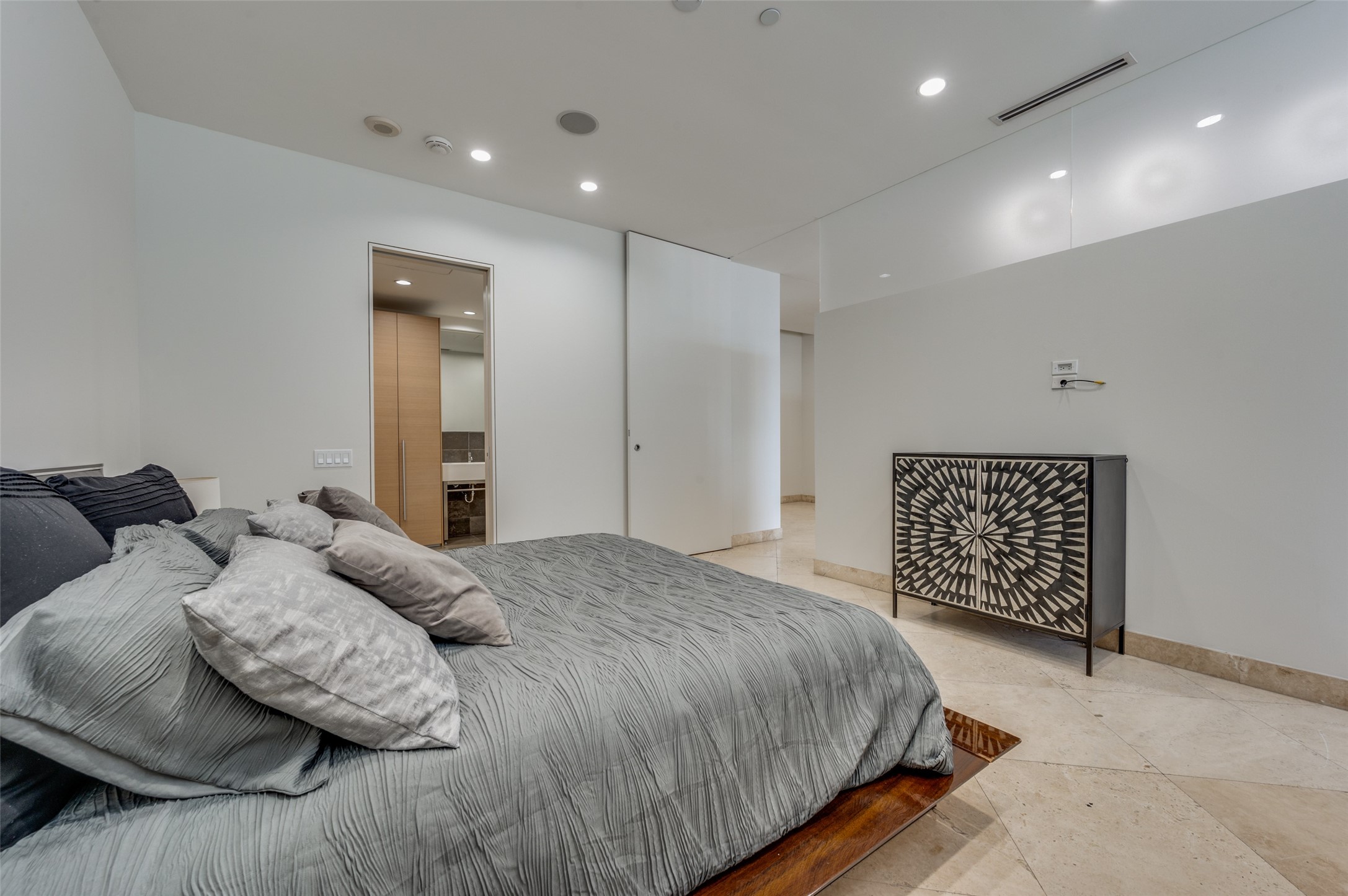2430 Victory Park 2208