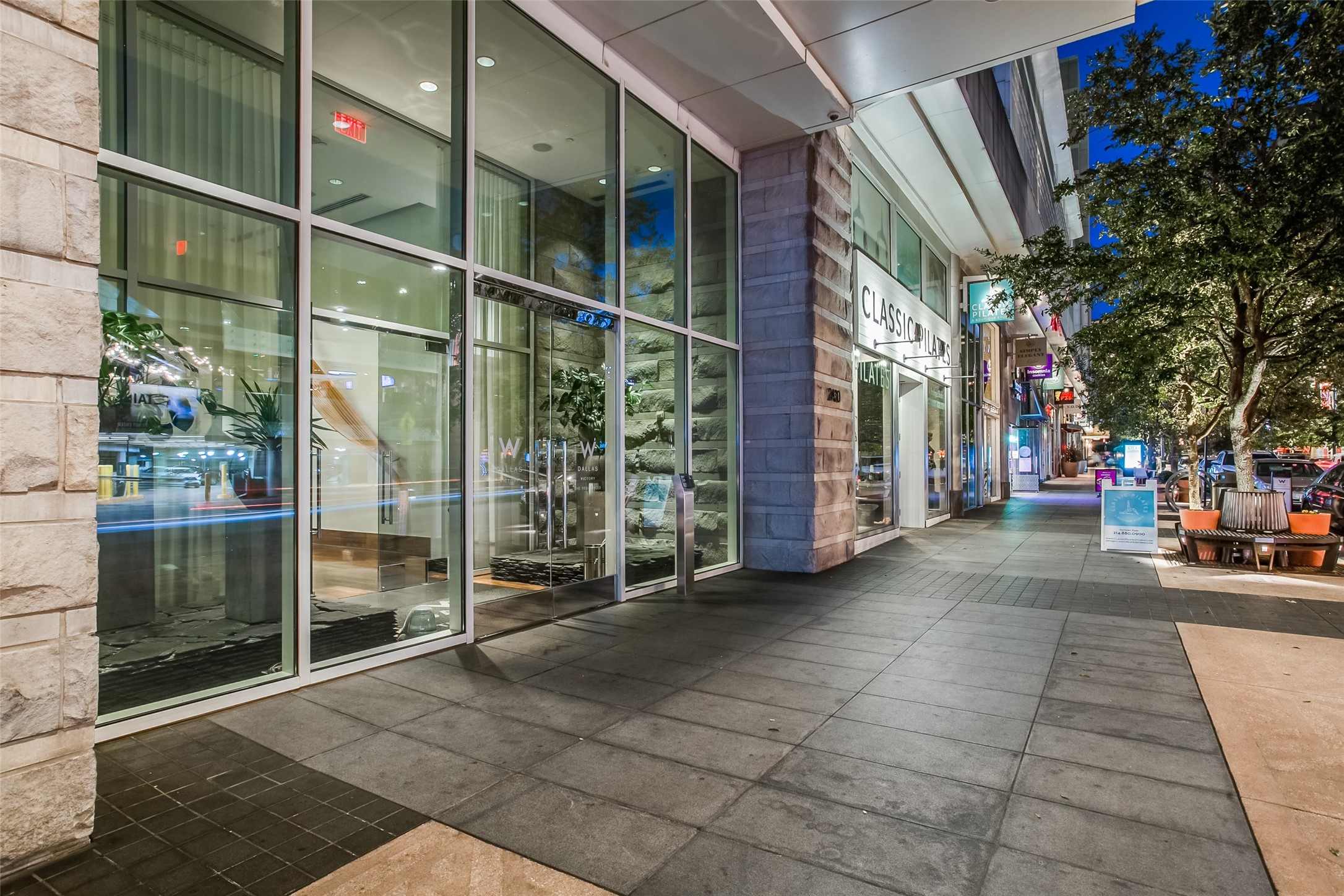 2430 Victory Park 2208