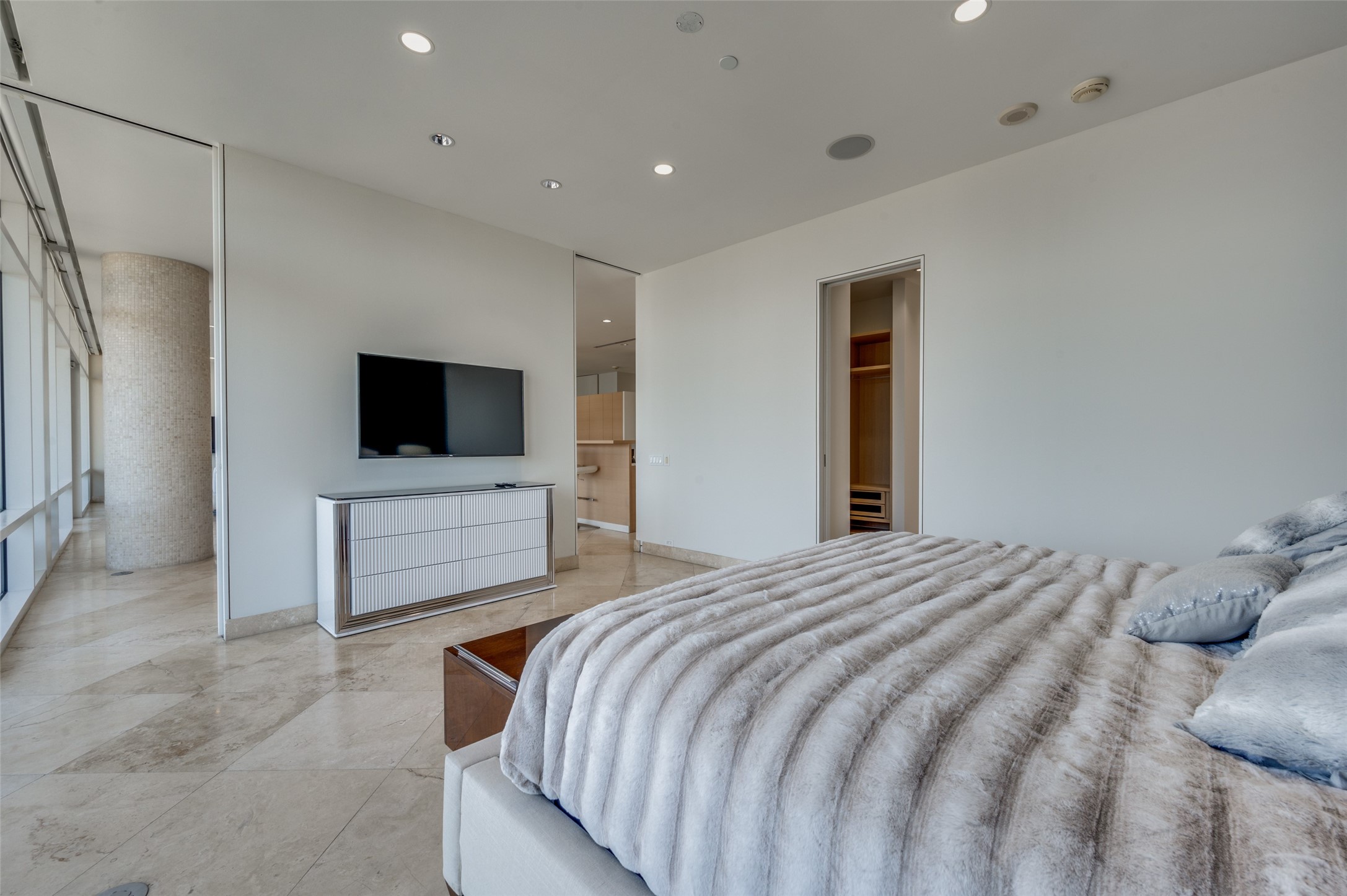 2430 Victory Park 2208