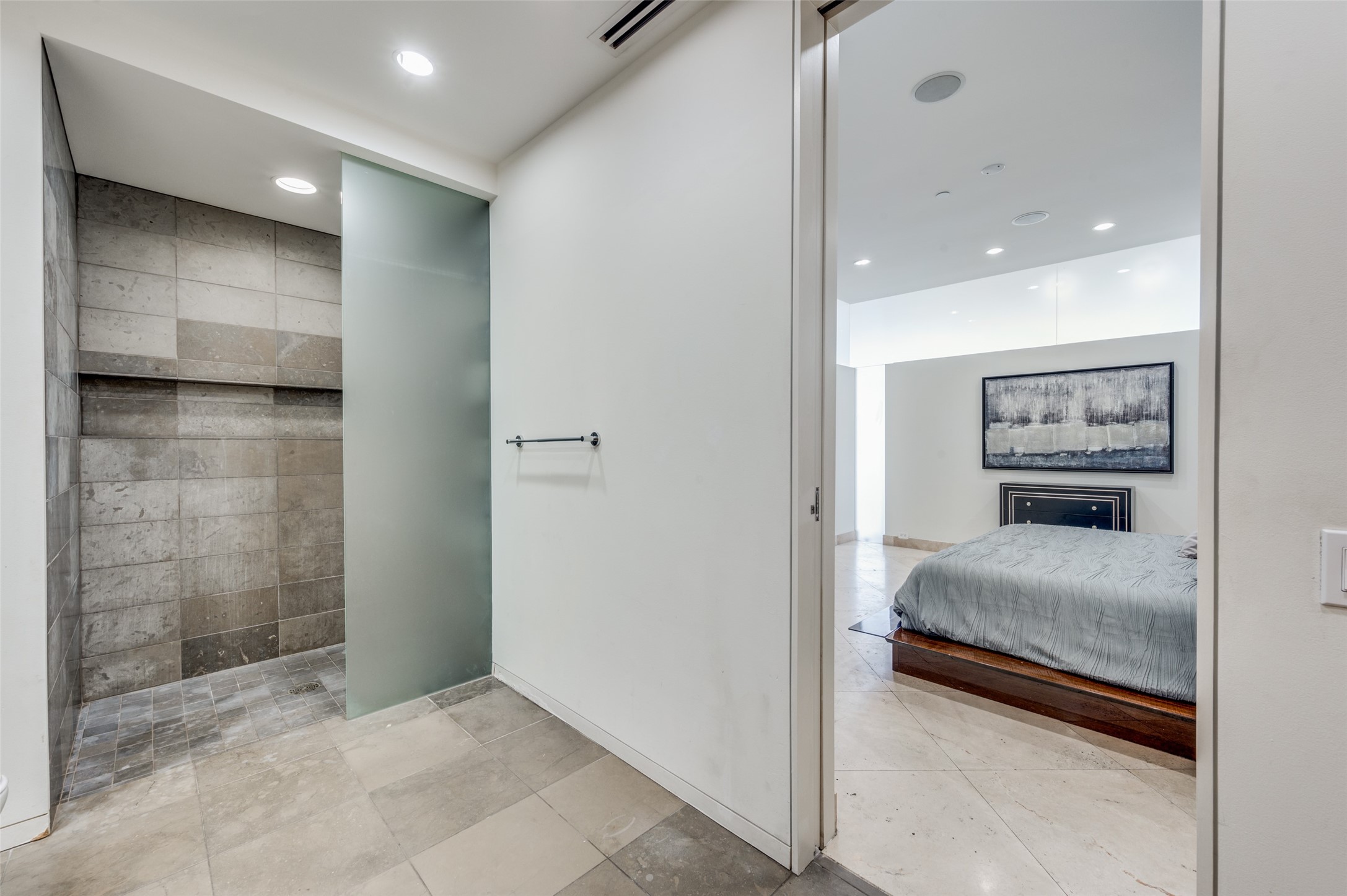 2430 Victory Park 2208