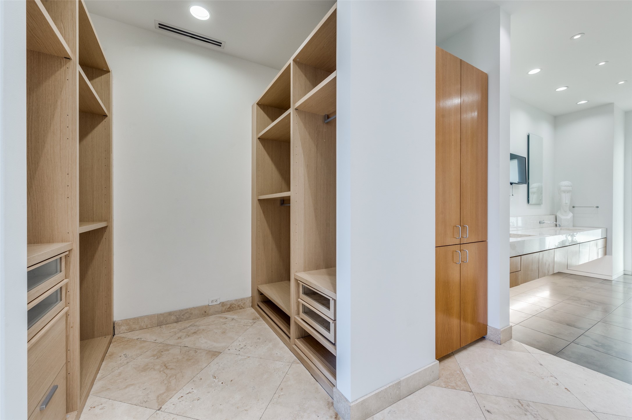 2430 Victory Park 2208