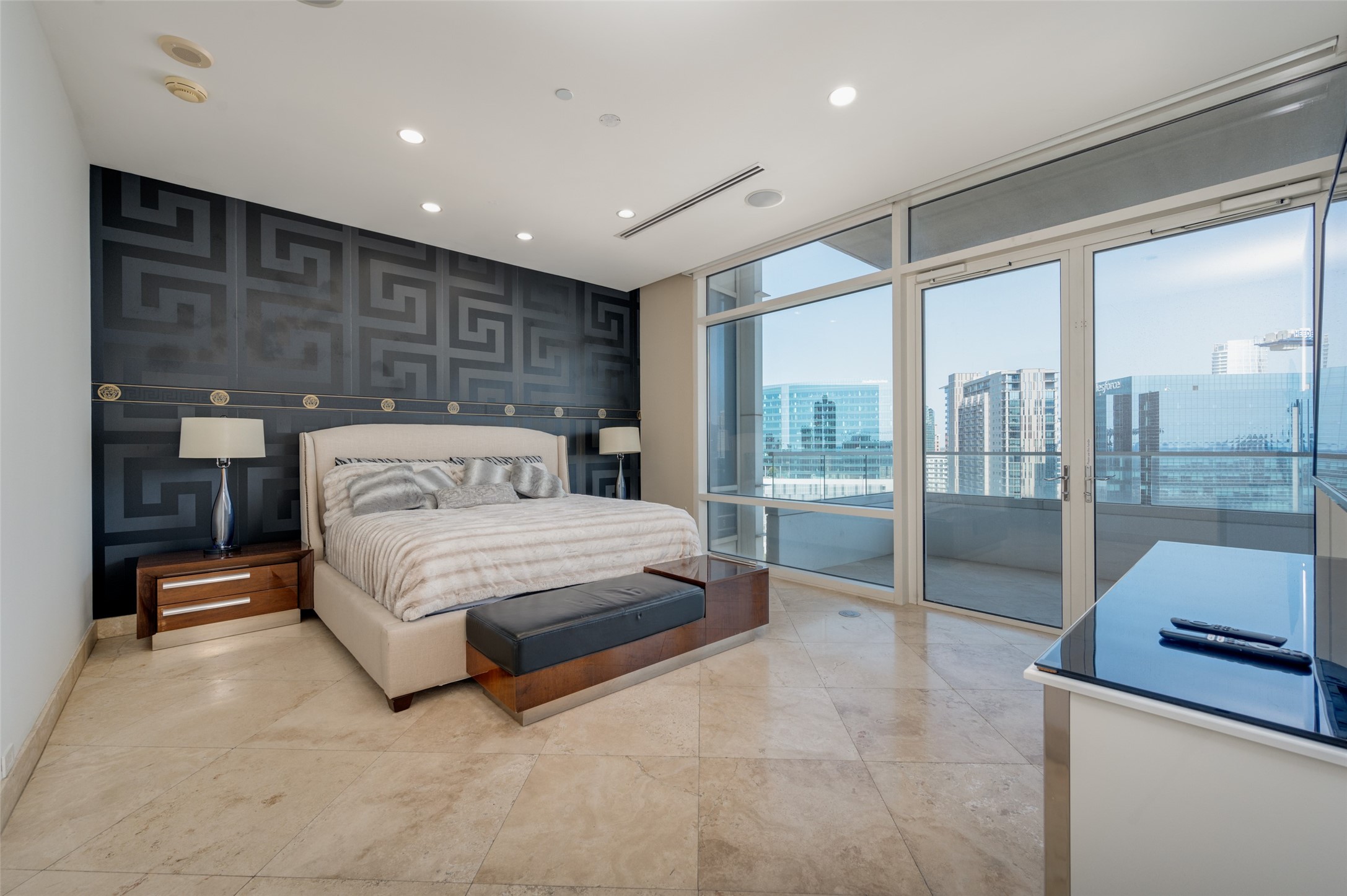 2430 Victory Park 2208