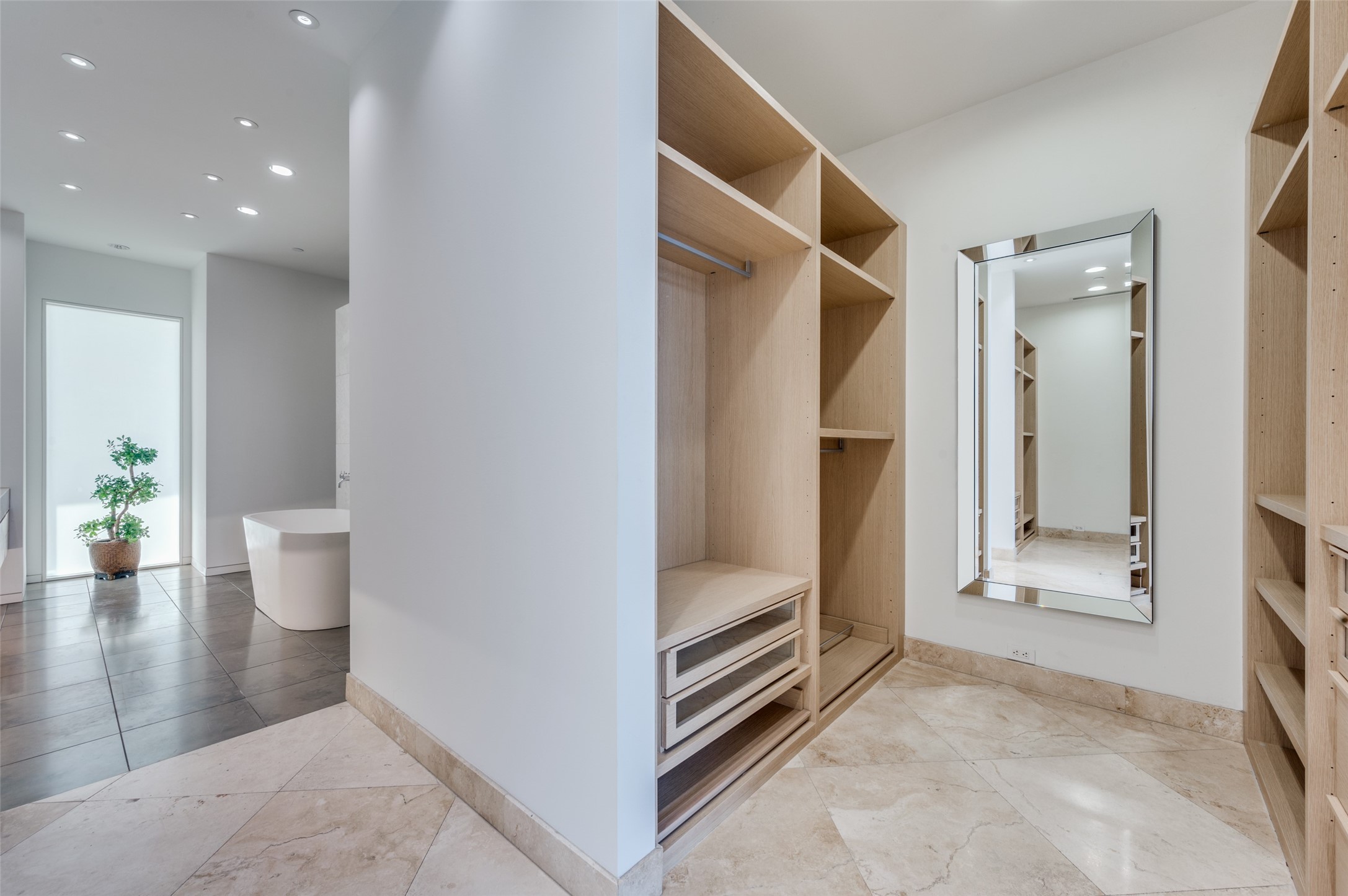 2430 Victory Park 2208